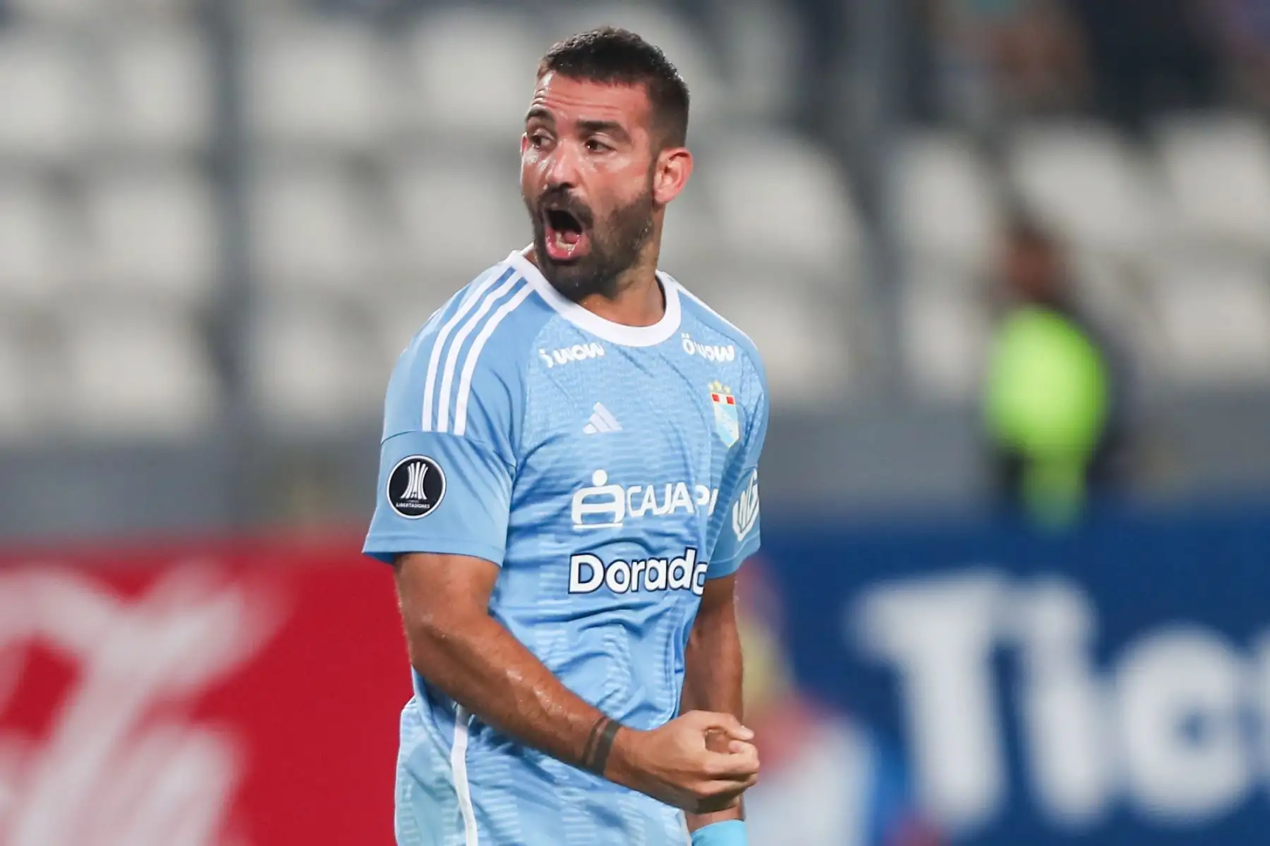 Martín Cauteruccio de Sporting Cristal celebra su gol anotado ante el Always Ready de Bolivia, en el Estadio Nacional, para intentar a avanzar en la Copa Libertadores. 
Foto: ANDINA/Ricardo Cuba