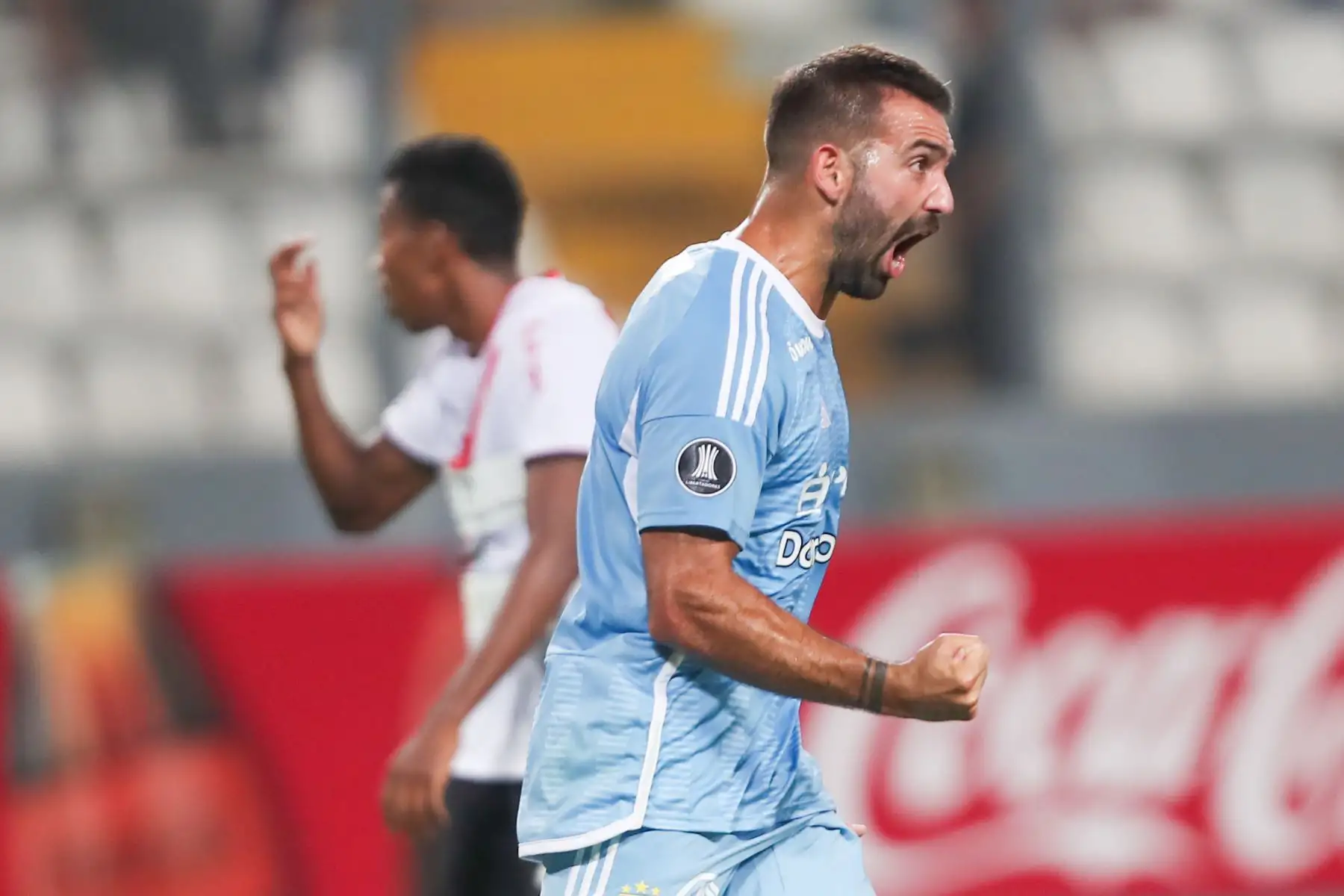 Martín Cauteruccio de Sporting Cristal celebra su gol anotado ante el Always Ready de Bolivia, en el Estadio Nacional, para intentar a avanzar en la Copa Libertadores. 
Foto: ANDINA/Ricardo Cuba