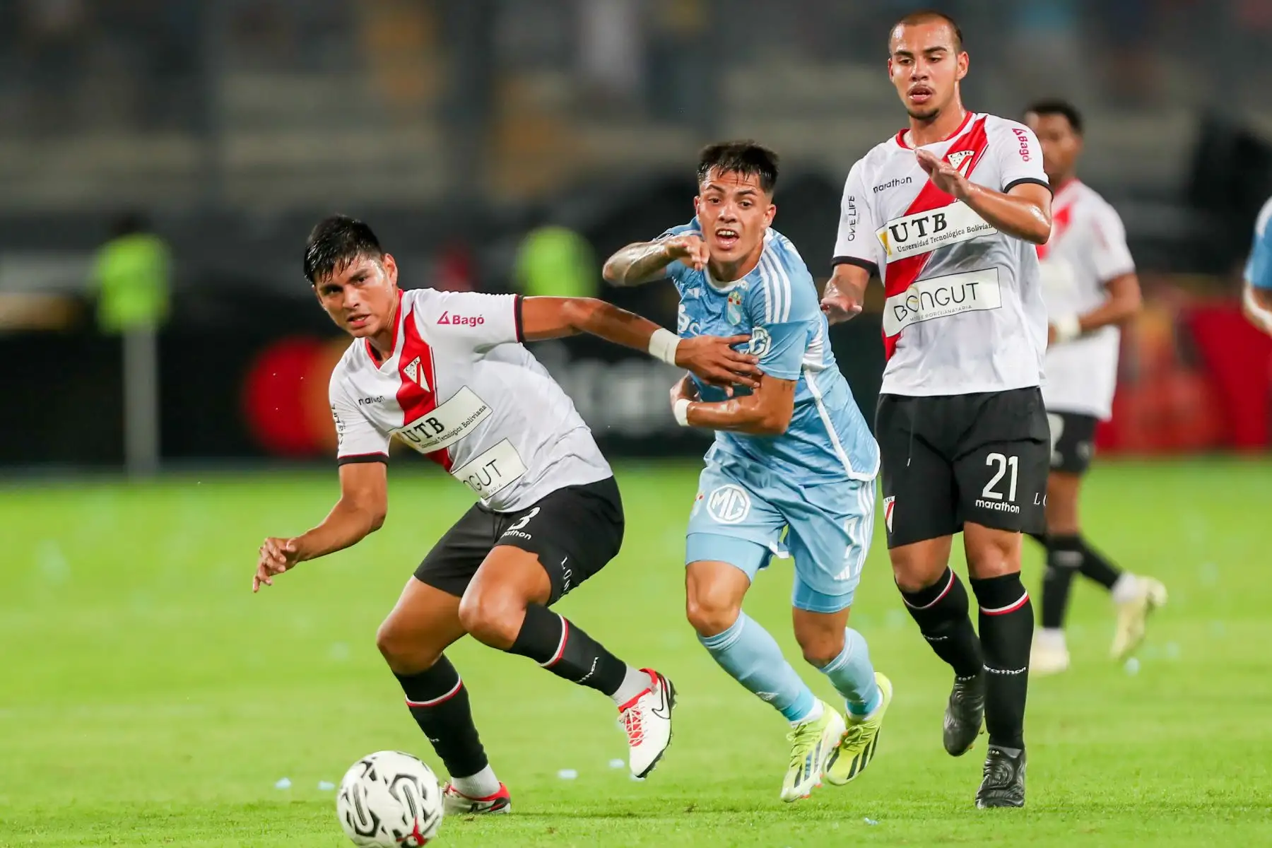 Sporting Cristal se enfrenta  al Always Ready de Bolivia, en el Estadio Nacional, para intentar a avanzar en la Copa Libertadores. 
Foto: ANDINA/Ricardo Cuba