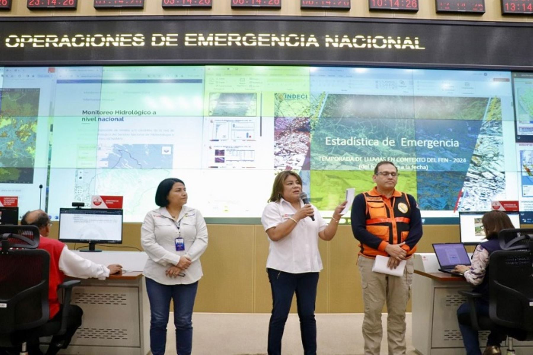 Indeci: tropas del Ejército apoyan en limpieza de calles en Iñapari tras inundaciones