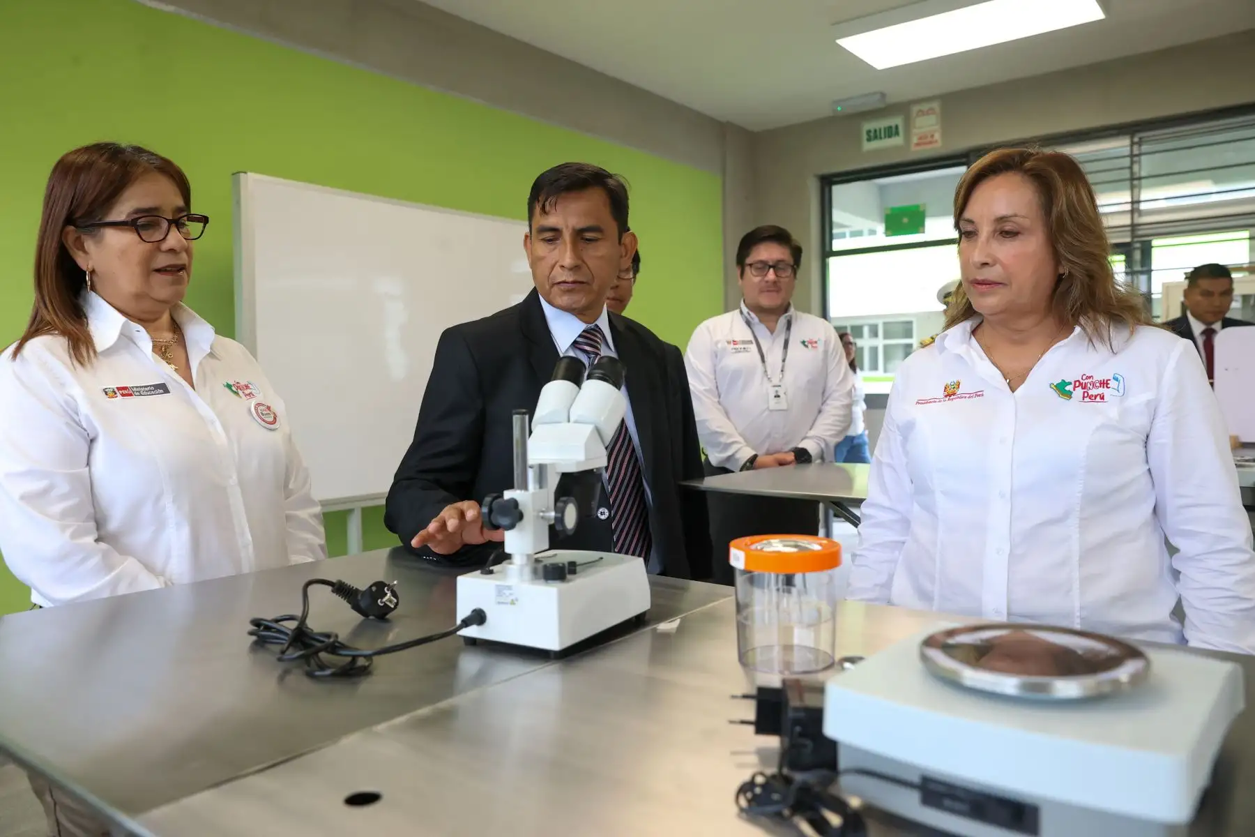 La Presidenta de la República, Dina Boluarte, inaugura cuatro instituciones educativas que beneficiarán a cerca de 4,000 estudiantes. Foto: ANDINA/Prensa Presidencia