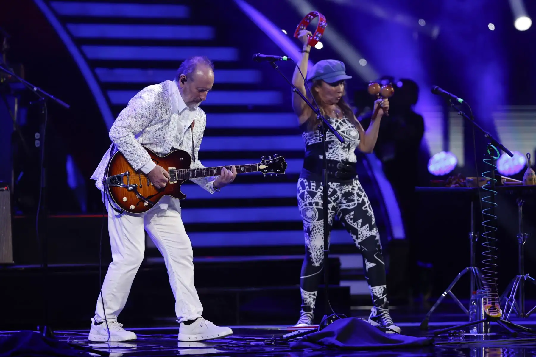 La banda de rock australiana Men at Work, actúa durante el 63º Festival Internacional de la Canción de Viña del Mar, este martes, en el escenario de la Quinta de Vergara en Viña del Mar  de Chile. 
Foto: EFE