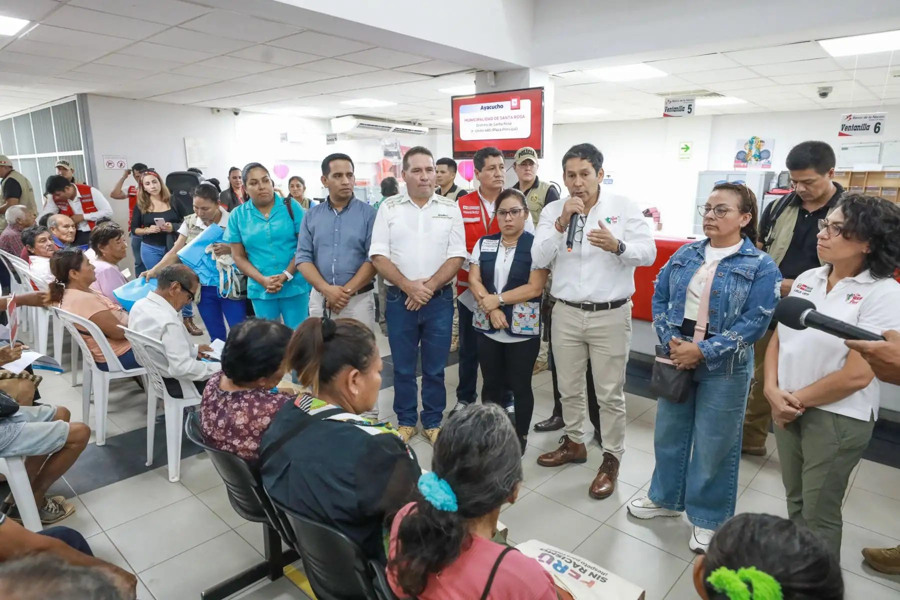 Cabe anotar que en el marco de este viaje de trabajo a Ucayali, el ministro junto a la comitiva de autoridades acudieron a la sede del Banco de la Nación en Pucallpa, donde constataron la entrega de la pensión de S/ 250 a nuevos usuarios del programa Pensión. En la región, son 3800 adultos mayores que cobrarán por primera vez su subvención económica.
Foto: ANDINA/MIDIS