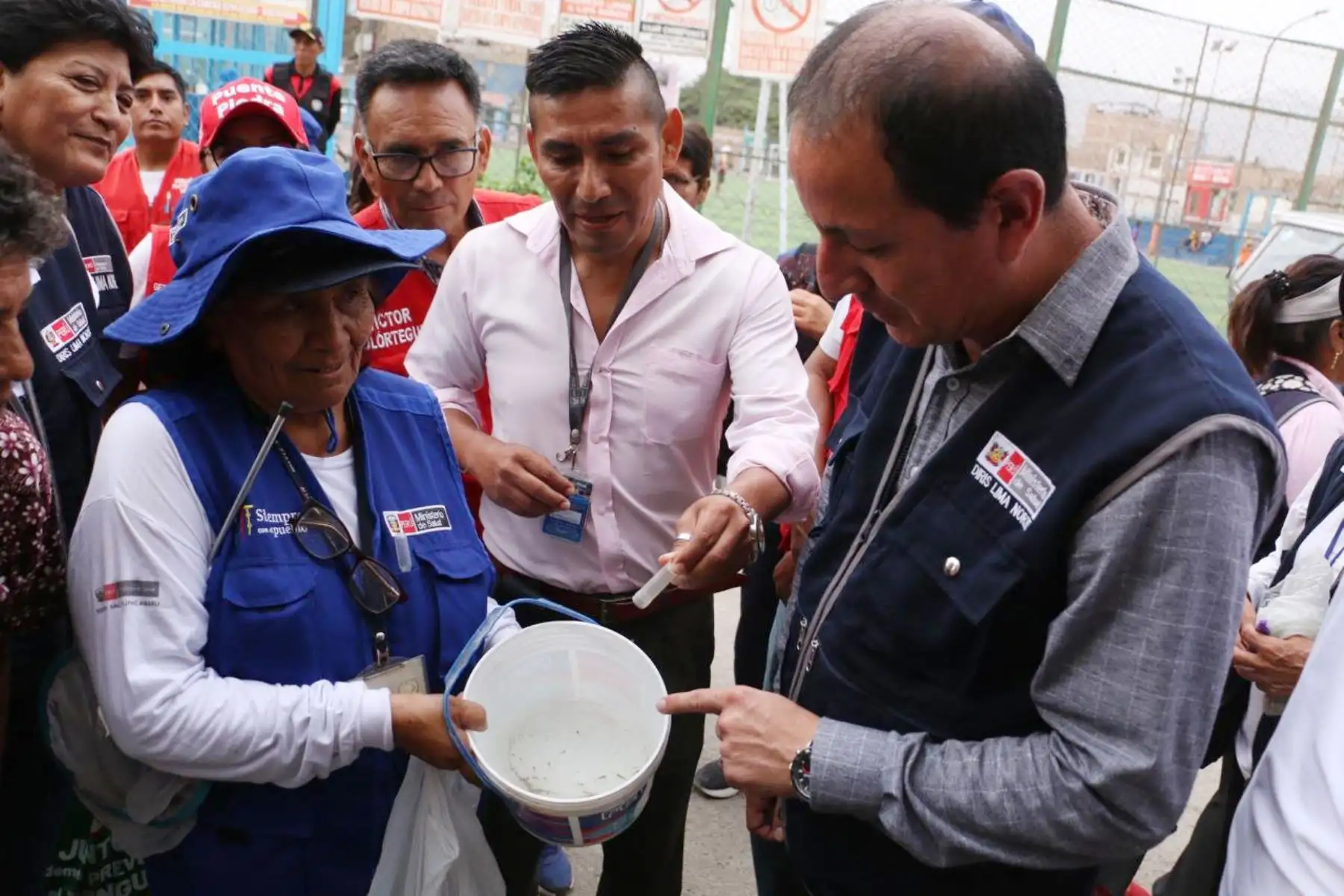 Agentes comunitarios en salud recorrieron zonas del distrito de Puente Piedra como parte de las acciones de control y prevención del dengue.
Foto: Minsa