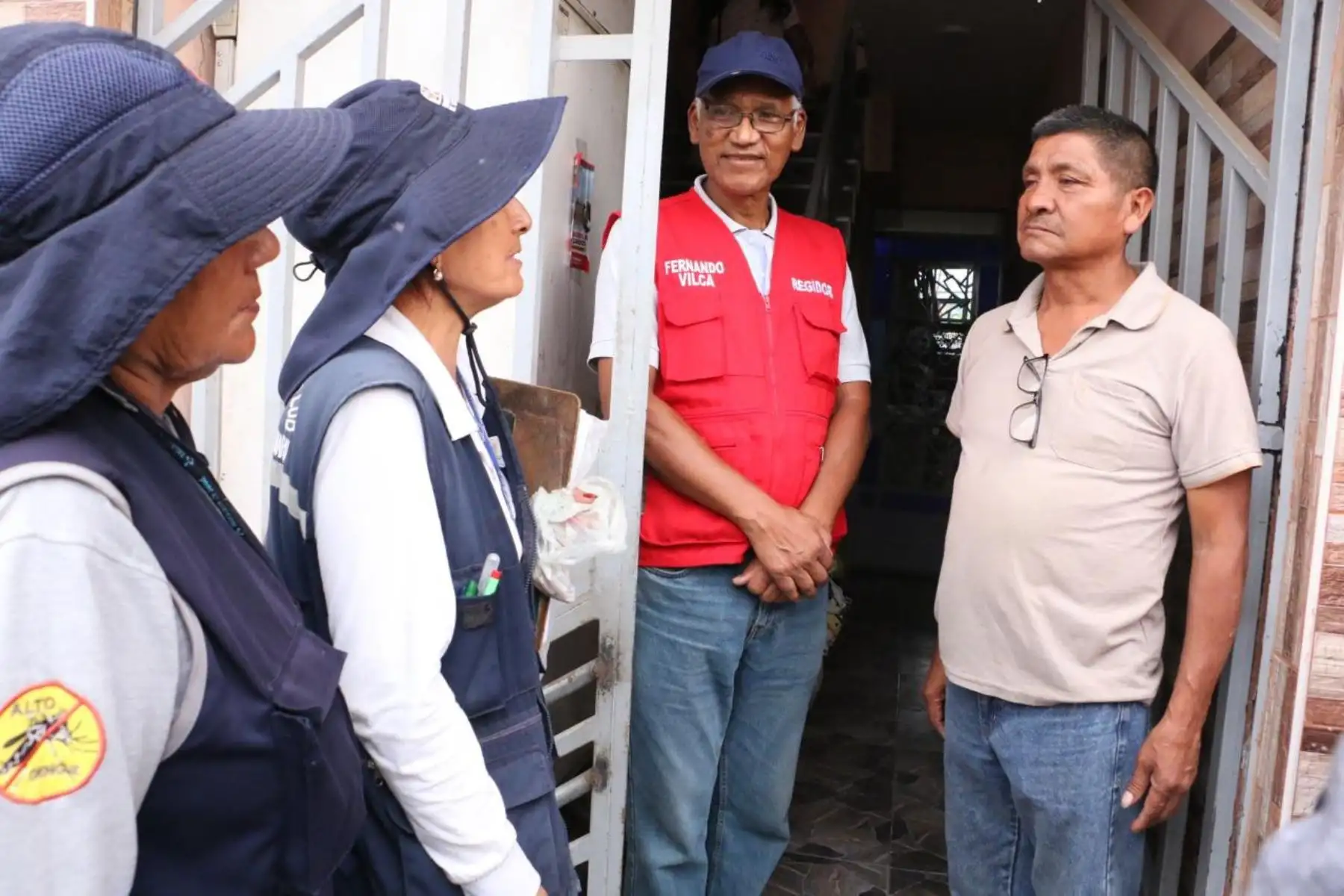 Agentes comunitarios en salud recorrieron zonas del distrito de Puente Piedra como parte de las acciones de control y prevención del dengue.
Foto: Minsa