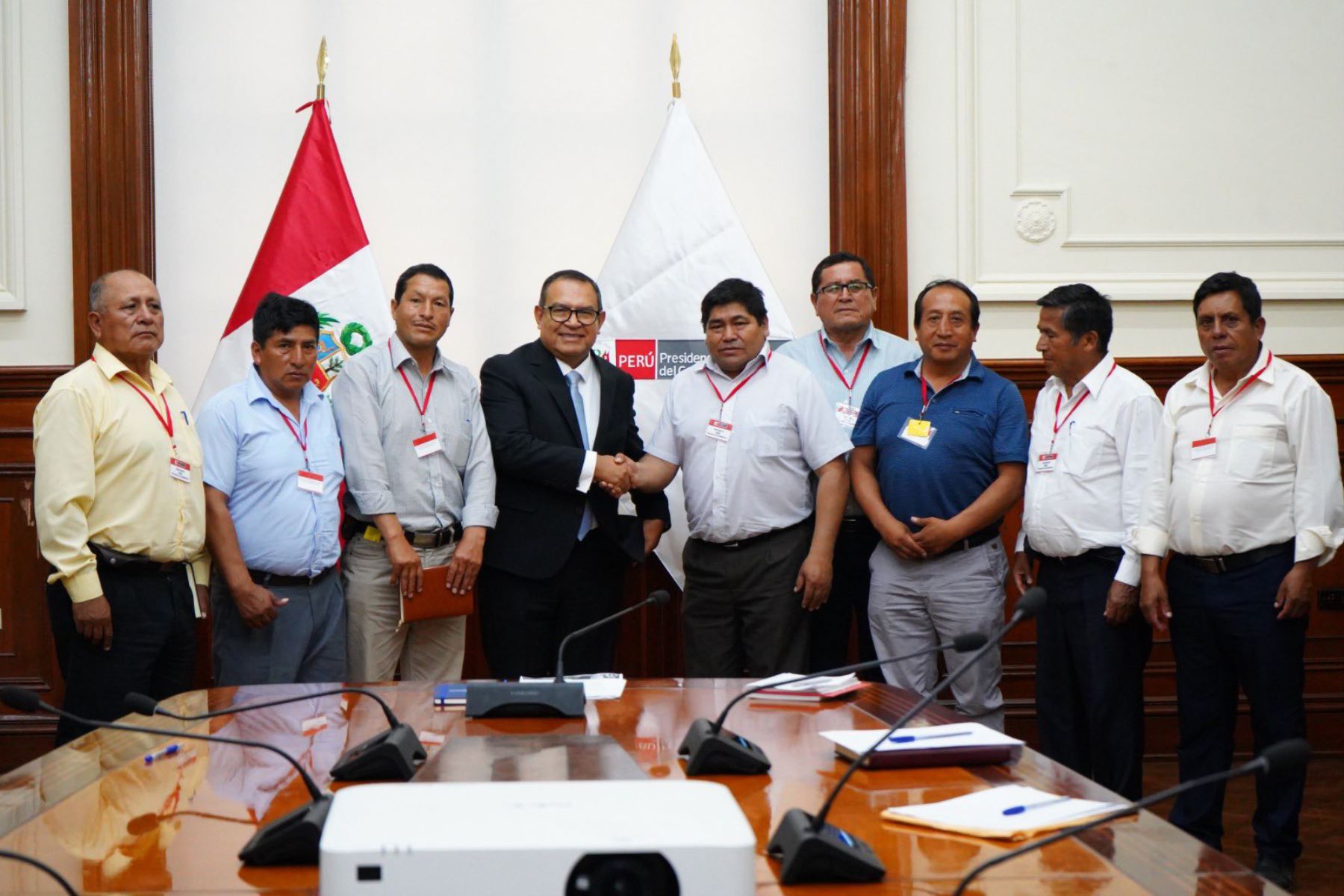 Presidente del Consejo de Ministros se reunió con alcaldes distritales de Ayacucho