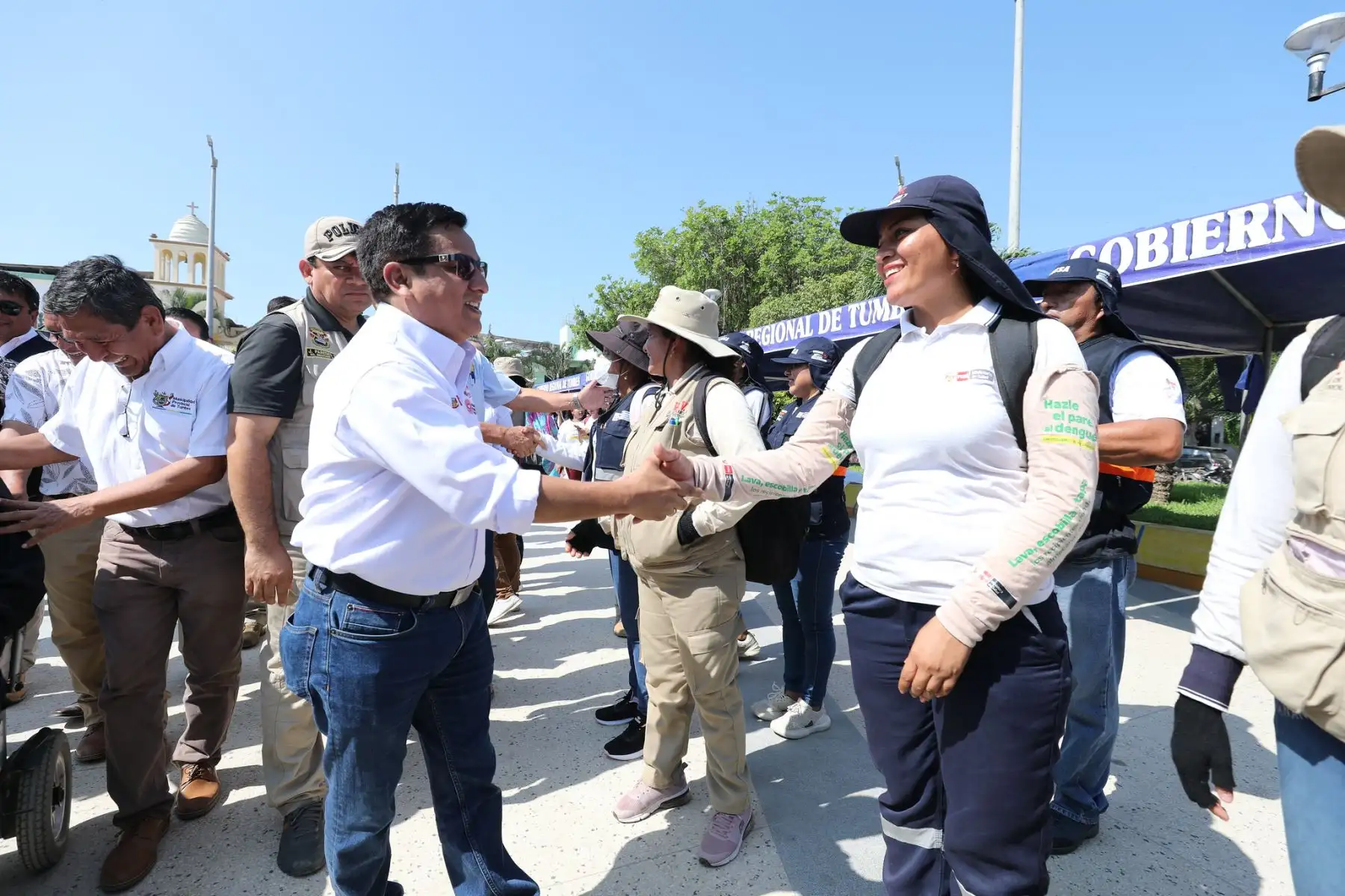 Ministro de Salud, César  Vásquez Sánchez supervisa avances de fumigación contra el Dengue en Tumbes.
Foto: Minsa