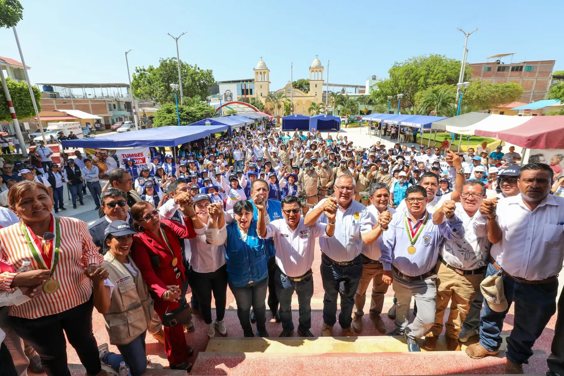 Ministro de Salud, César  Vásquez Sánchez supervisa avances de fumigación contra el Dengue en Tumbes.
Foto: Minsa