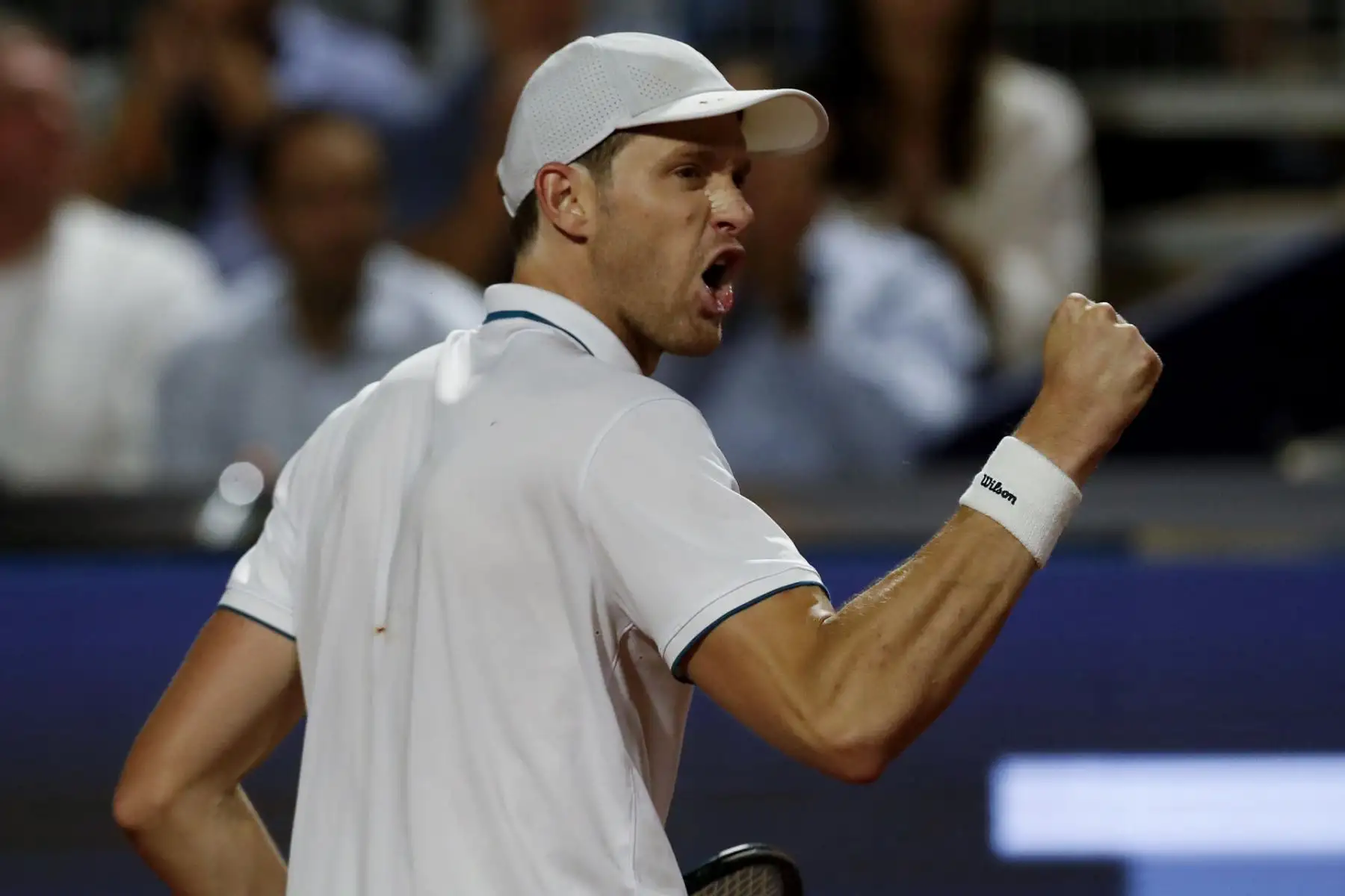 Nicolás Jarry de Chile celebra un punto ante Federico Coria de Argentina este miércoles, en un partido del ATP de Santiago en el estadio San Carlos de Apoquindo en Santiago (Chile).
Foto: EFE