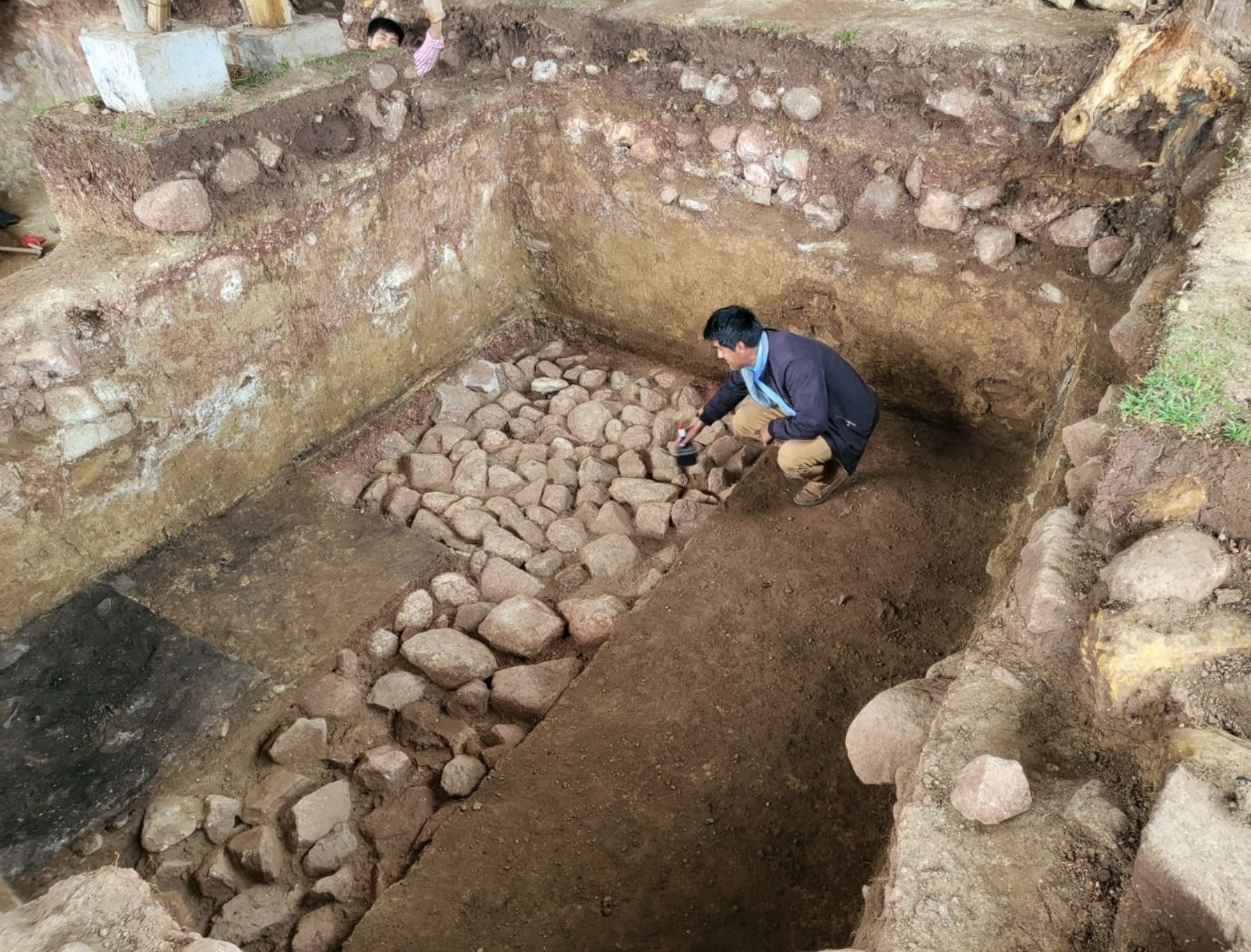 El Ministerio de Cultura confirmó el hallazgo arqueológico de un recinto enlucido de 3,000 años de antigüedad en la parte alta del Templo Ceremonial Rurupa, ubicado en el distrito de Anco Huallo, región Apurímac. ANDINA/Difusión