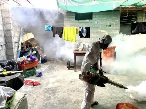 Autoridades de Salud de Áncash piden a los pobladores de Casma permitan el ingreso de brigadistas para fumigar sus viviendas para erradicar los criaderos del zancudo transmisor de la enfermedad. ANDINA/Difusión