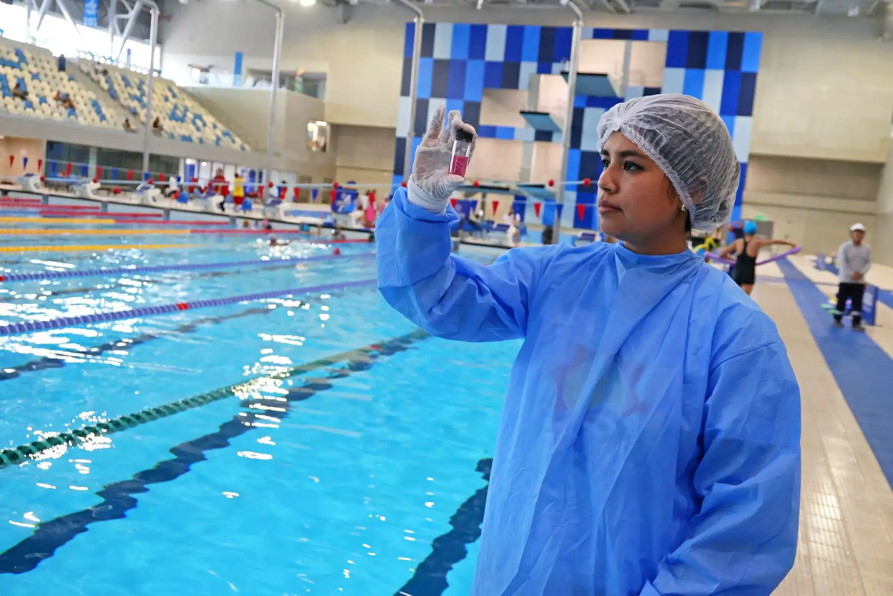 Las piscinas pasaron la prueba del agua para medir el nivel adecuado del cloro y PH, determinando la no presencia de bacterias y parásitos.