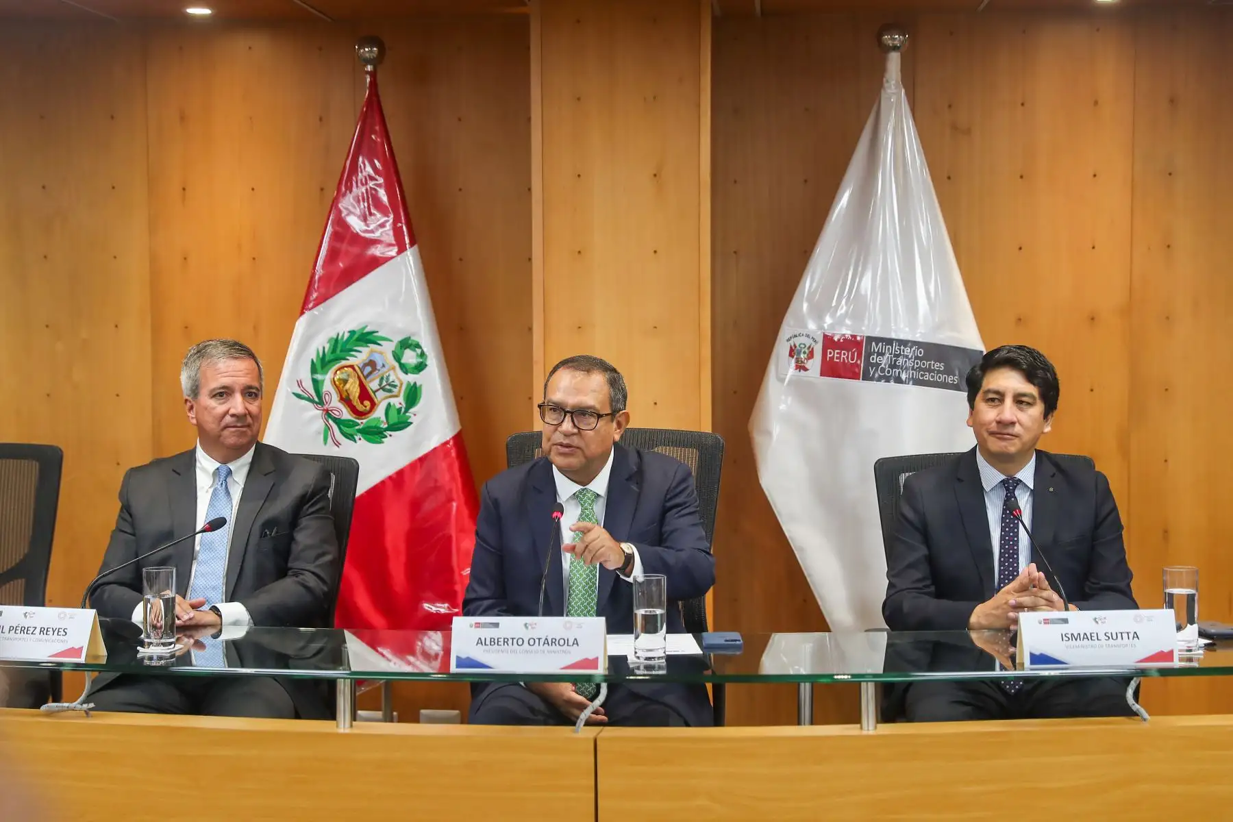 La vía será posible gracias al convenio suscrito entre los titulares del Ministerio de Transportes y Comunicaciones (MTC), Raúl Pérez Reyes Espejo, y el Gobierno Regional de Áncash (GORE Áncash), Koki Noriega Brito. El acto contó con la presencia del director ejecutivo de Provias Nacional, Alexis Carranza Kauoxs.
Foto: ANDINA/Ricardo Cuba
