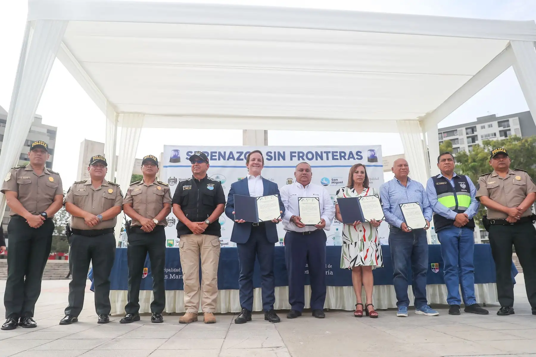 Con el objetivo de combatir la delincuencia 6 municipalidades de Lima unen fuerzas en el proyecto Serenazgo Sin Fronteras y así brindar mayor seguridad ciudadana a los vecinos.
Foto: ANDINA/Ricardo Cuba