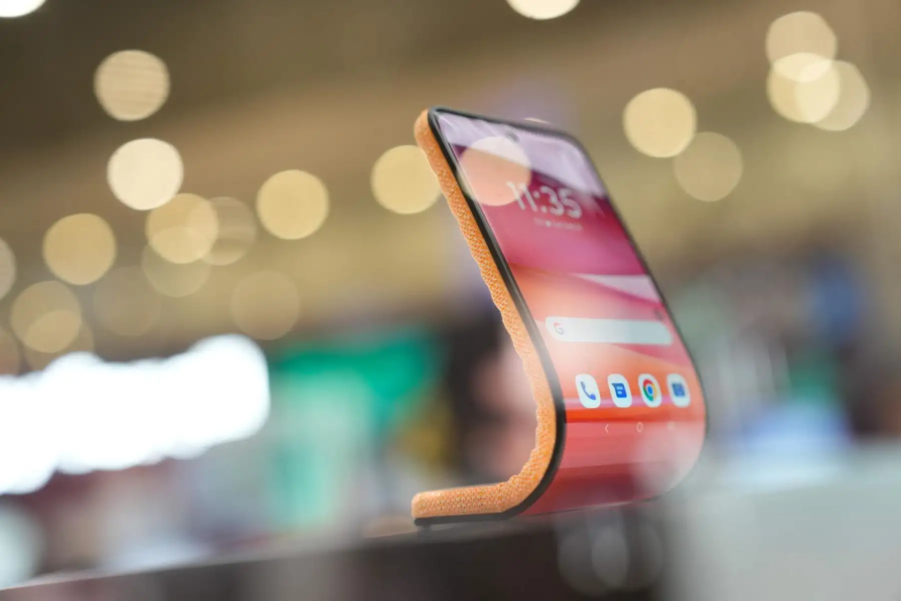 Detalle de un dispositivo de Lenovo este jueves en uno de los pabellones del MWC 2024, el mayor evento mundial de tecnología, que en su edición número 18 en Barcelona ha confirmado la tendencia: ya no es solo un congreso de móviles, tampoco de aparatos y robots futuristas -llamativos pero anecdóticos-, sino que la tecnología en sentido amplio y en todas sus vertientes ha sido la reina del certamen y que hoy cierra sus puertas.
Foto: EFE
