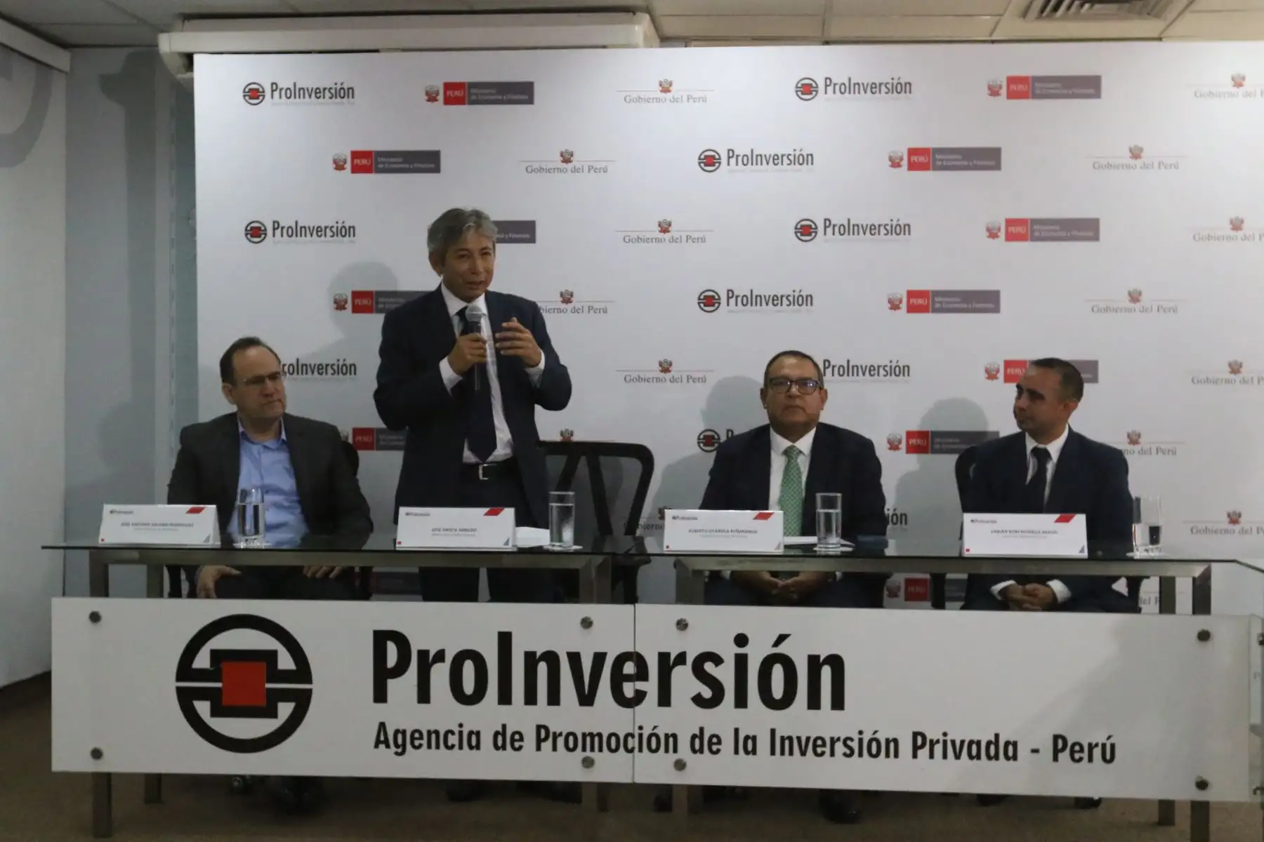 El acto de Buena Pro contó con la presencia del presidente del Consejo de Ministros, Alberto Otárola; el ministro de Economía y Finanzas, José Arista; el gobernador regional de Áncash, Fabián Koki Noriega; el director ejecutivo de ProInversión, José Salardi; y otras autoridades y legisladores de la región Áncash. Chinecas.
Foto: ANDINA/Héctor Vinces
