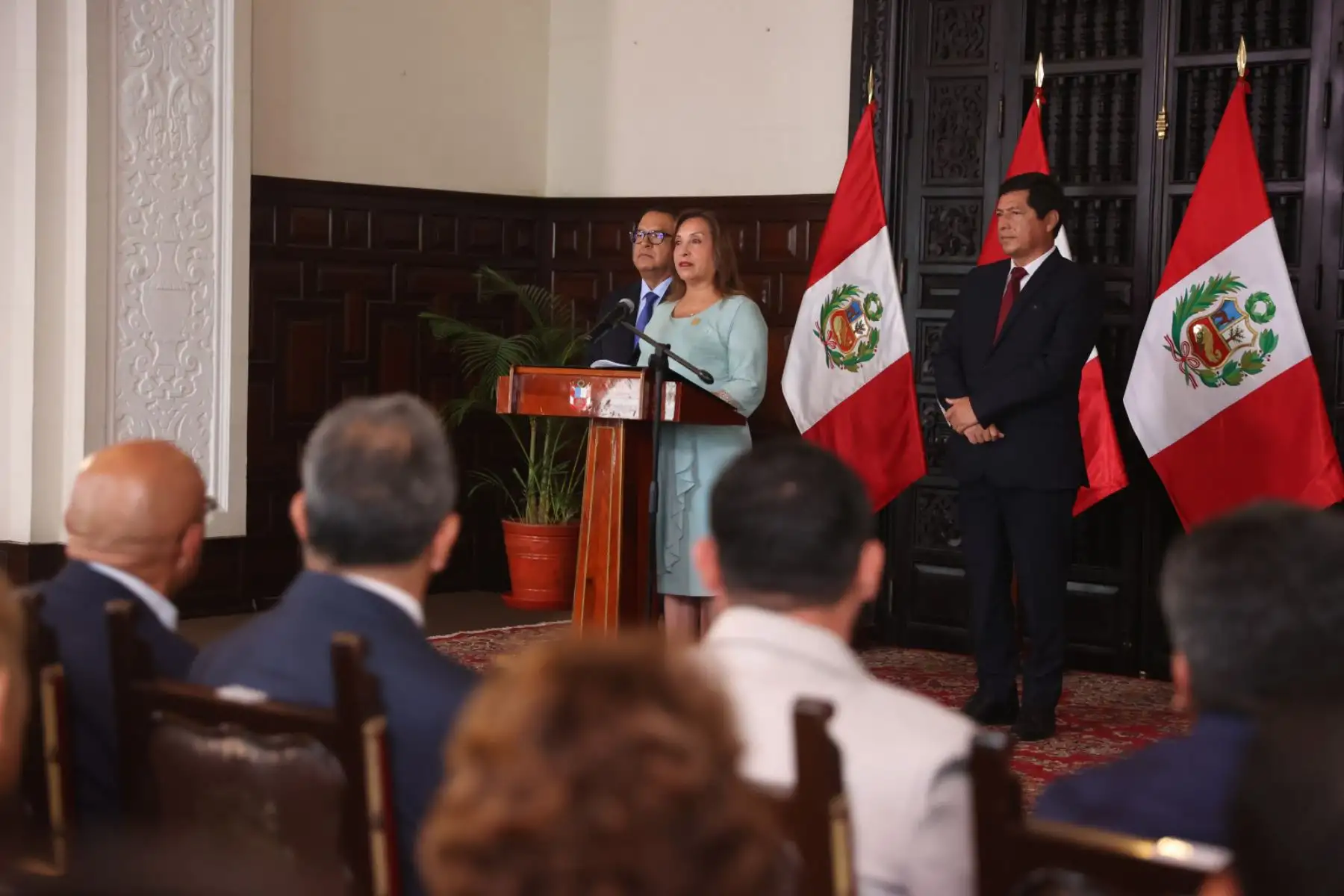La presidenta de la república, Dina Boluarte, participa en la ceremonia de presentación del reglamento de la Ley N° 30999, Ley de Ciberdefensa, con la finalidad proteger la seguridad nacional frente a amenazas o ataques en el ciberespacio. Foto: ANDINA/ Prensa Presidencia