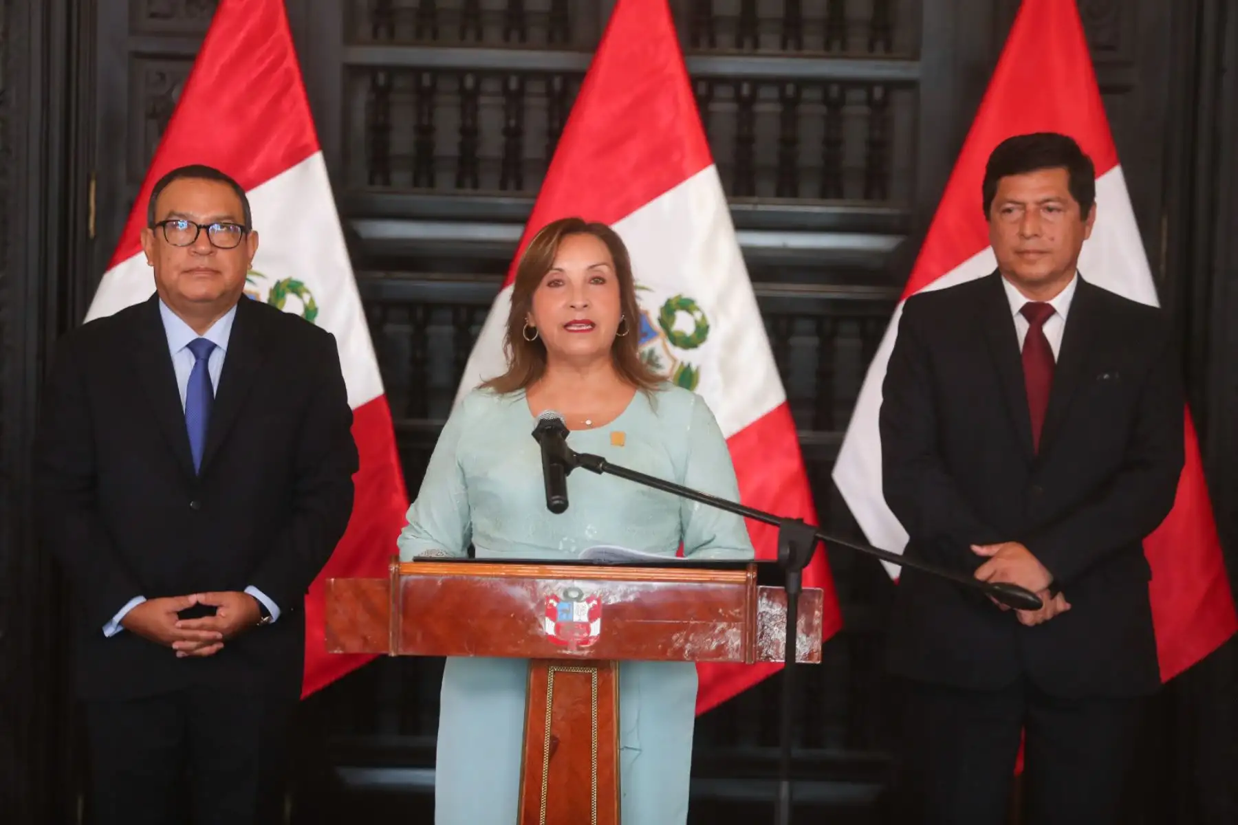 La presidenta de la república, Dina Boluarte, participa en la ceremonia de presentación del reglamento de la Ley N° 30999, Ley de Ciberdefensa, con la finalidad proteger la seguridad nacional frente a amenazas o ataques en el ciberespacio. Foto: ANDINA/ Prensa Presidencia