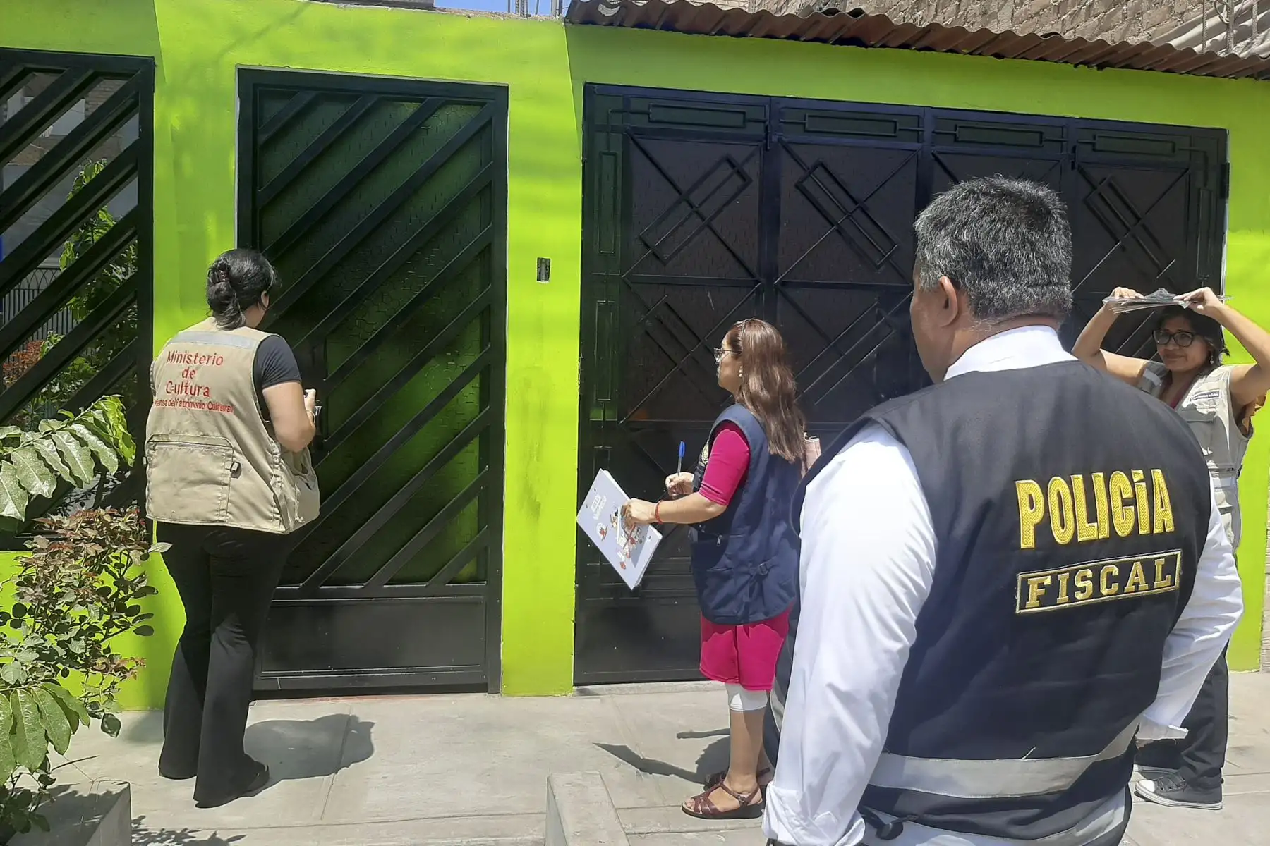 Esta acción se realizó en el marco de un operativo de prevención, luego de tomarse conocimiento de la posible existencia de piezas de nuestro patrimonio cultural, en dicho predio, las cuales serían objeto de tráfico ilícito hacia el exterior. 
Foto: ANDINA/MINCUL
