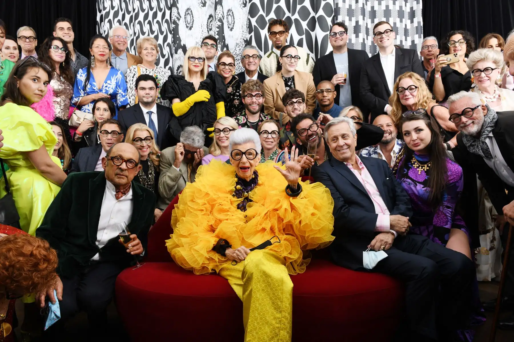 Iris Apfel celebra su fiesta de cumpleaños número 100 con 100 amigos en Central Park Tower el 9 de septiembre de 2021 en la ciudad de Nueva York.
Foto: AFP