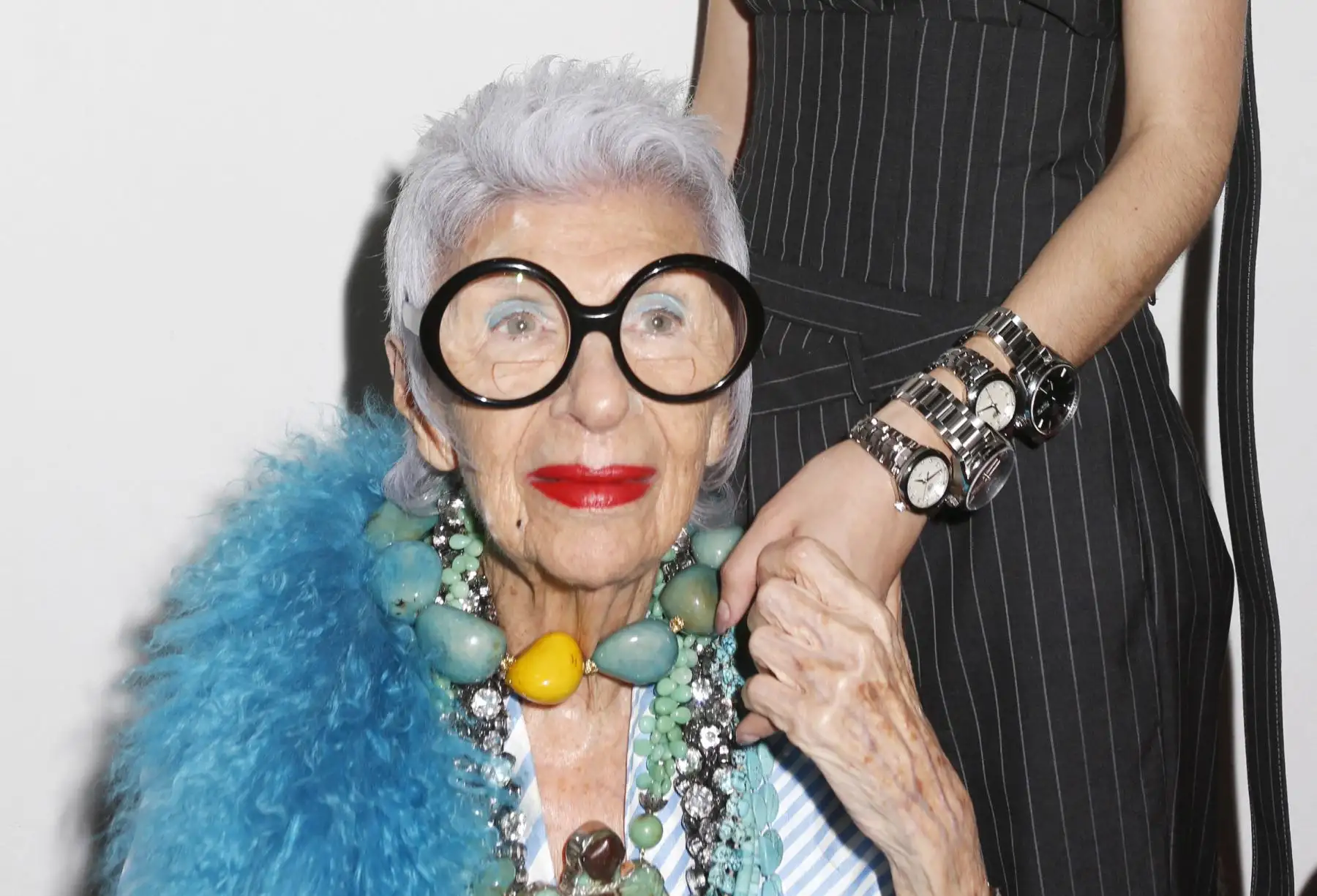 Iris Apfel asiste al TAG Heuer que patrocina el desfile MONSE SS17 el 9 de septiembre de 2016 en la ciudad de Nueva York.
Foto: AFP