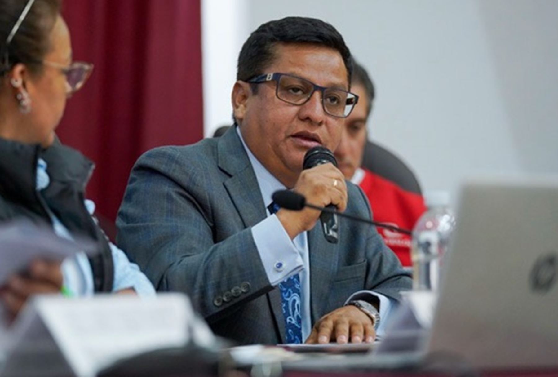 El ministro de Salud, César Vásquez, destacó que el Minsa, a través del Seguro Integral de Salud (SIS), continúa financiando la atención de los servicios de salud de los pacientes más vulnerables y humildes.