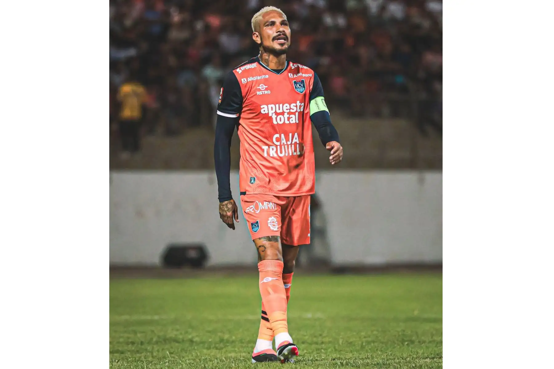 Paolo Guerrero realiza su primera aparición oficial con la Universidad César Vallejo al enfrentarse al Cusco FC en el Estadio Mansiche de Trujillo en el marco de la sexta jornada del Torneo Apertura de la Liga 1 .
Foto: Liga 1