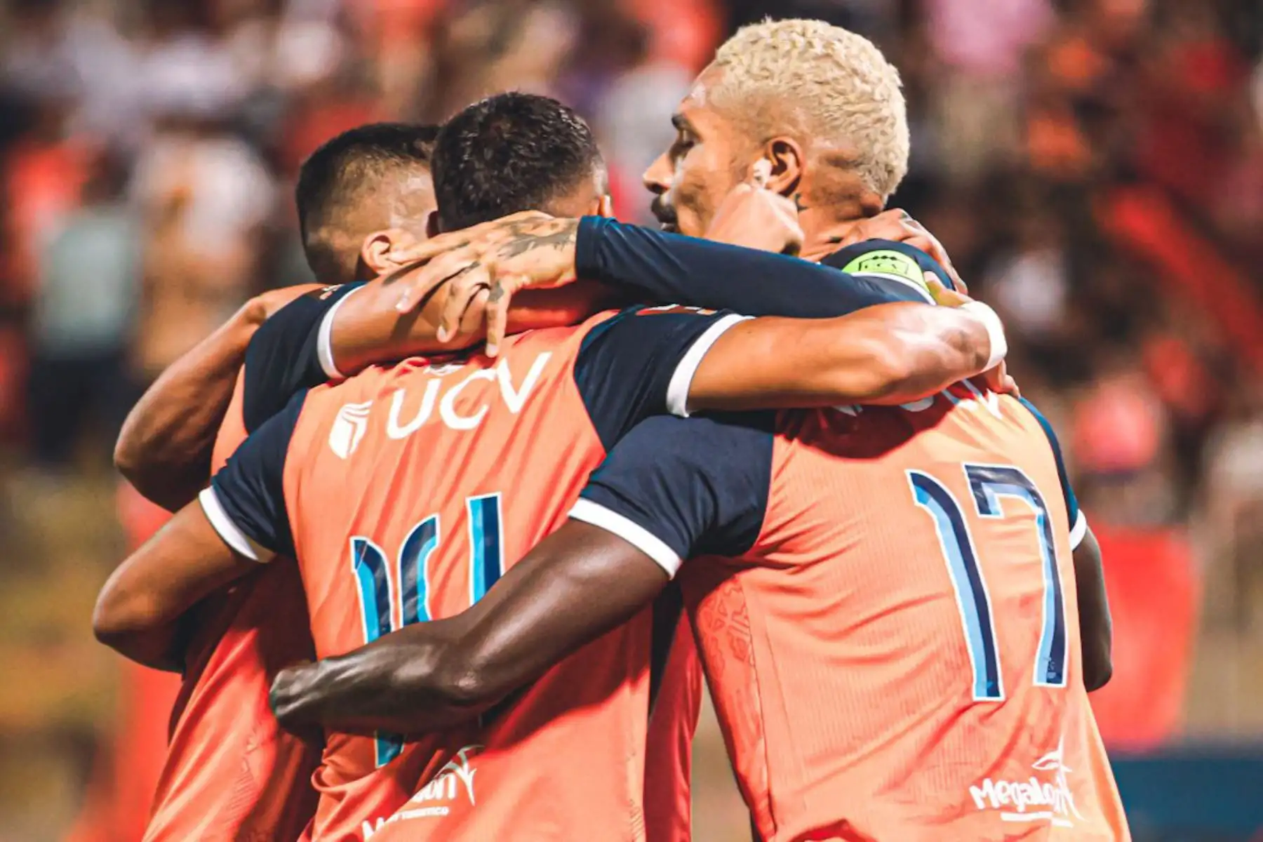 Paolo Guerrero realiza su primera aparición oficial con la Universidad César Vallejo al enfrentarse al Cusco FC en el Estadio Mansiche de Trujillo en el marco de la sexta jornada del Torneo Apertura de la Liga 1 .
Foto: Liga 1