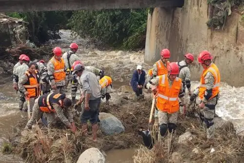 Apurímac: personal militar ejecuta trabajos de descolmatación ante desborde del río Argama