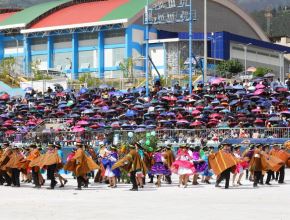 Cerca de 200 comparsas participaron de desfile final de Carnaval Apurimeño Apu Tusuy 2024 con el que culminó esta festividad que se celebró en la ciudad de Abancay. ANDINA/Difusión
