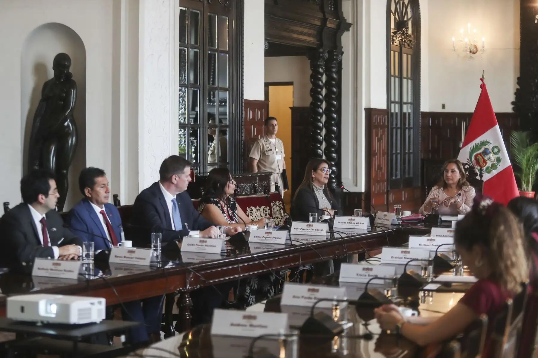 Presidenta Dina Boluarte sostuvo reunión con la comisión de evaluación de Panan Sports.
Foto: ANDINA/Prensa Presidencia