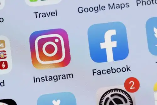 A partir de las 10:20 a.m.  los usuarios notaron que Facebook les cerró su sesión sin permitirles volver a ingresar.AFP