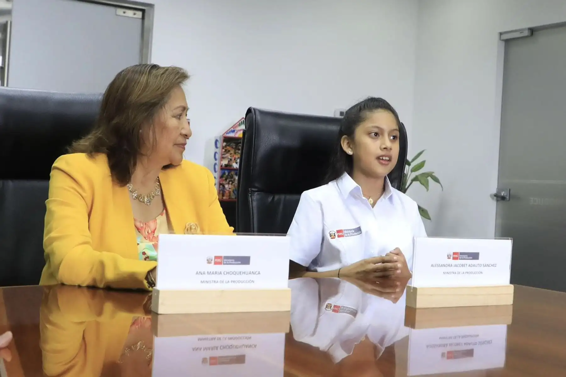 En el marco del Día Internacional de la Mujer, Alessandra Adauto, con tan solo 11 años, asumió como ministra de la Producción en un acto simbólico liderado por la titular de PRODUCE, Ana Maria Choquehuanca.
Foto: Produce 
.