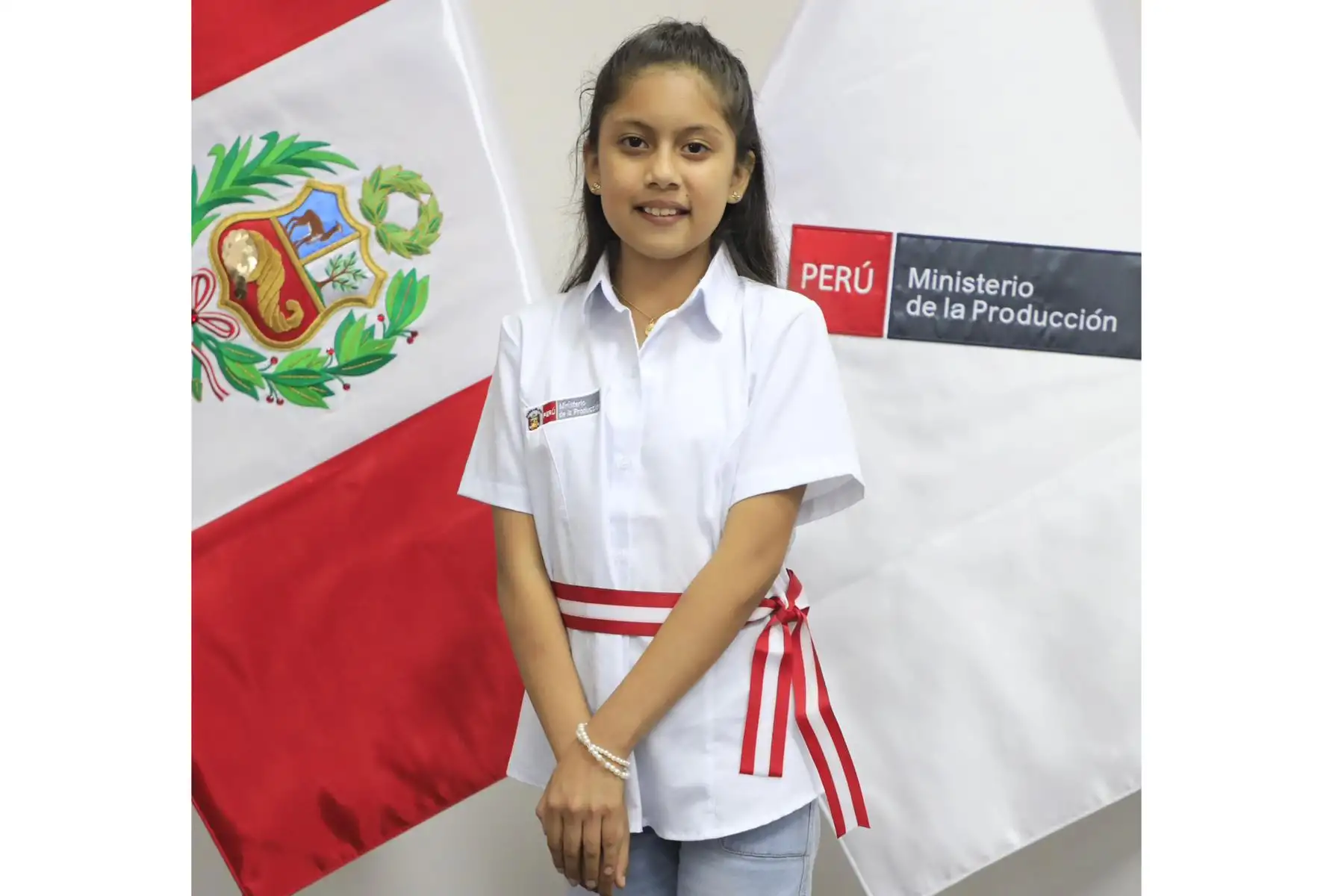 En el marco del Día Internacional de la Mujer, Alessandra Adauto, con tan solo 11 años, asumió como ministra de la Producción en un acto simbólico liderado por la titular de PRODUCE, Ana Maria Choquehuanca.
Foto: Produce 
.