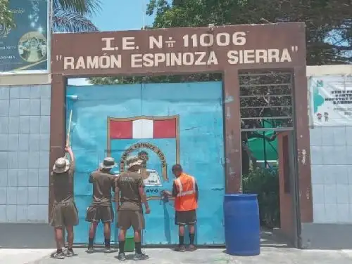 Miembros del Ejército del Perú realizan trabajos de acondicionamiento de locales escolares en Lambayeque para el buen inicio de clases previsto para el lunes 11 de marzo. ANDINA/Difusión