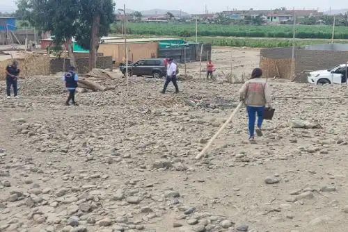 El sitio arqueológico Chacra Socorro se ubica en la margen derecha del río Huaura. Está constituido por dos edificios, cuyo diseño arquitectónico sigue el patrón de templos en 