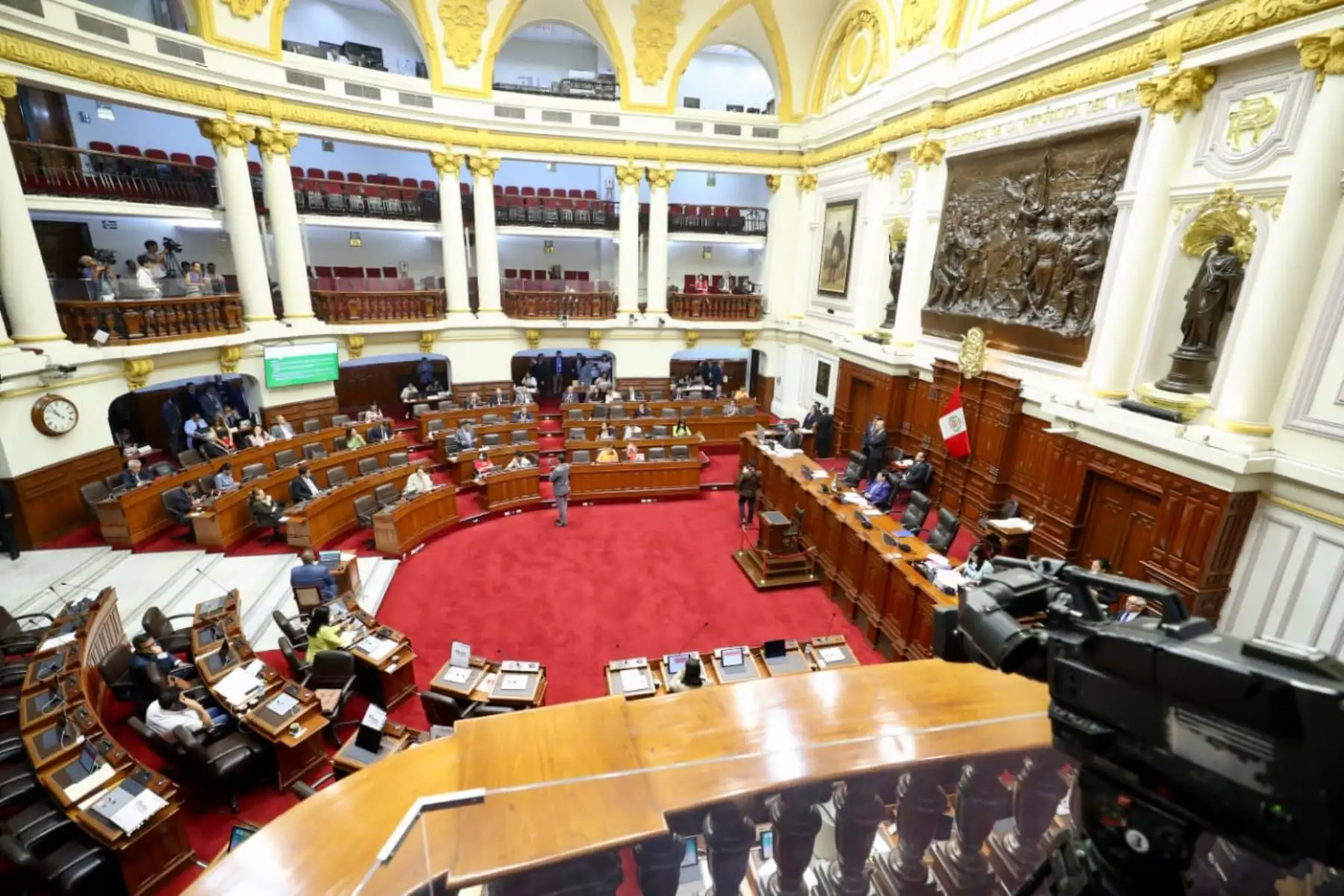 Informe acusatorio contra los miembros de la Junta Nacional de Justicia. Foto: Congreso