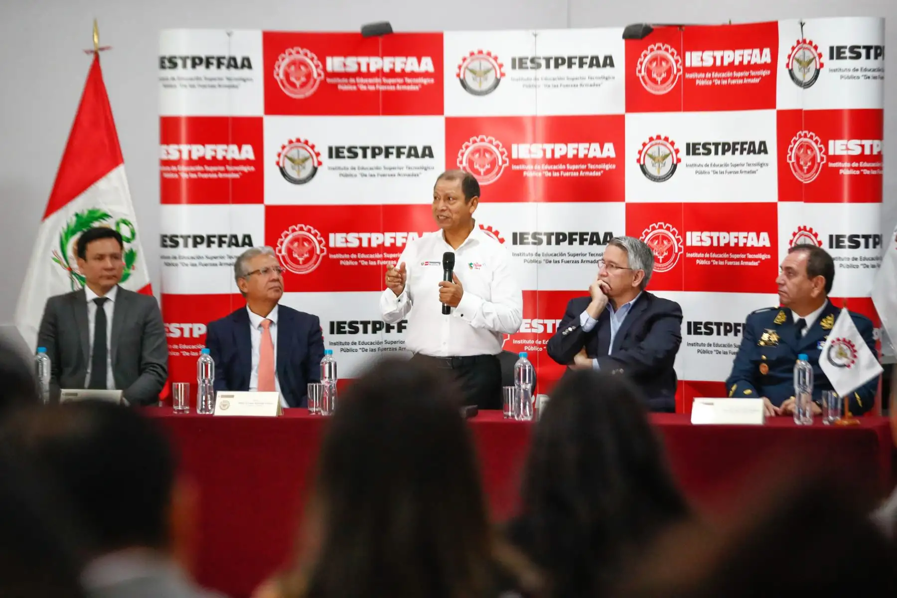 El ministro de Trabajo y Promoción del Empleo, Daniel Maurate, participó en la ceremonia de inicio de la Capacitación Laboral Dual para Operario de Confección Industrial, como parte del Programa Nacional de Empleo Jóvenes Productivos, donde se capacitara a 25 jóvenes en situación de pobreza y vulnerabilidad. Foto: ANDINA/Daniel Bracamonte
