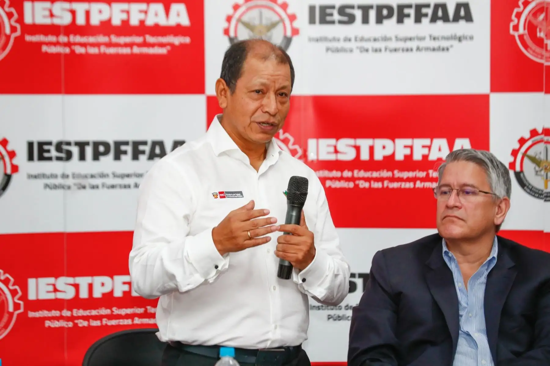 El ministro de Trabajo y Promoción del Empleo, Daniel Maurate, participó en la ceremonia de inicio de la Capacitación Laboral Dual para Operario de Confección Industrial, como parte del Programa Nacional de Empleo Jóvenes Productivos, donde se capacitara a 25 jóvenes en situación de pobreza y vulnerabilidad. Foto: ANDINA/Daniel Bracamonte