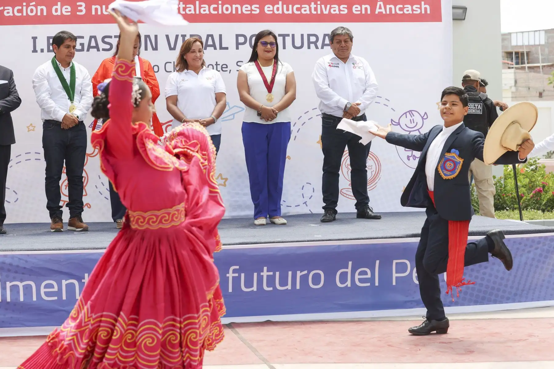 Presidenta Dina Boluarte participa en la entrega de nuevas instalaciones del colegio Gastón Vidal Porturas, en nuevo Chimbote. Foto: ANDINA/Prensa Presidencia