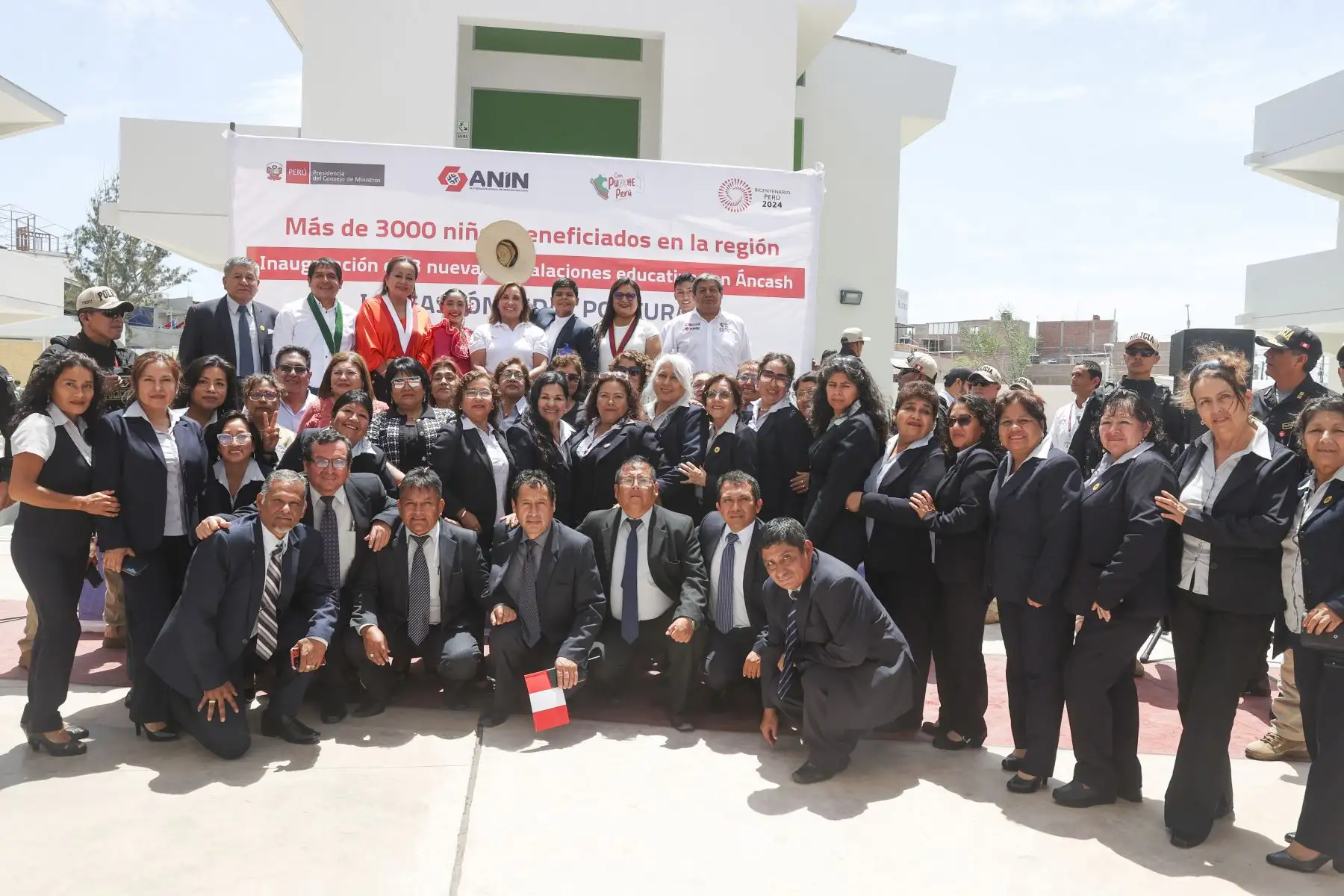 Presidenta Dina Boluarte participa en la entrega de nuevas instalaciones del colegio Gastón Vidal Porturas, en nuevo Chimbote. Foto: ANDINA/Prensa Presidencia
