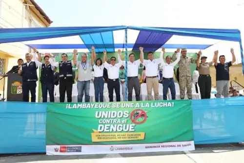 Desde la plaza de Armas de Ferreñafe, el titular del Minsa y un batallón de 250 brigadistas iniciaron el control larvario y fumigación casa por casa.
