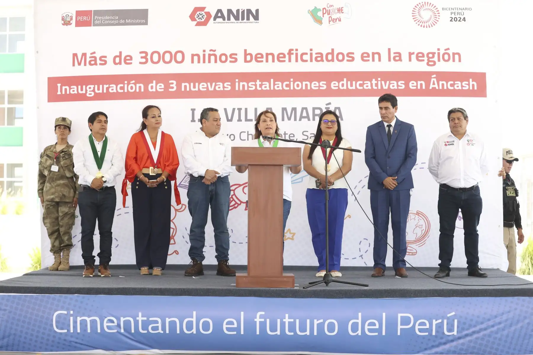Presidenta Dina Boluarte se hace presente en la inauguración de nuevas instalaciones del colegio Villa María en nuevo Chimbote. Foto: ANDINA/ Prensa Presidencia