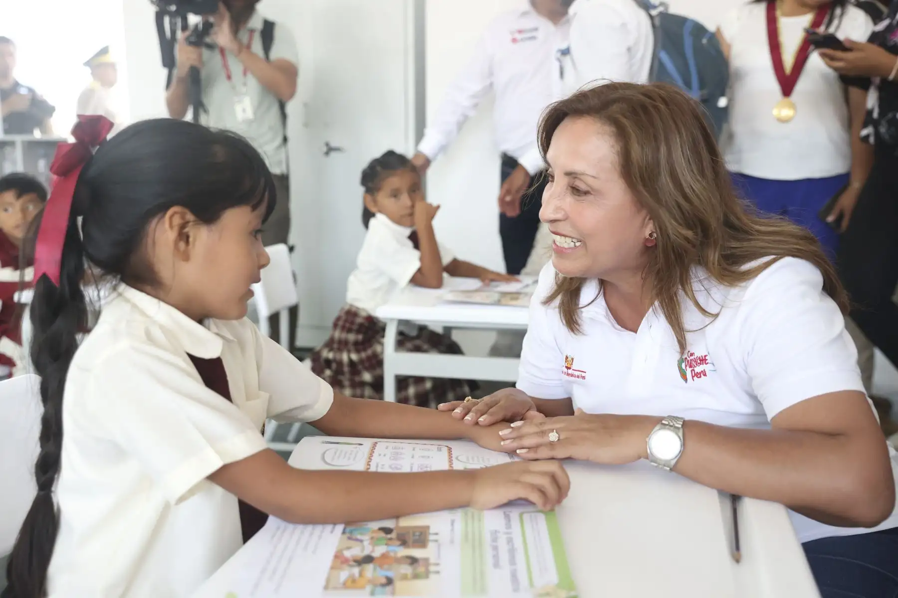 Presidenta Dina Boluarte se hace presente en la inauguración de nuevas instalaciones del colegio Villa María en nuevo Chimbote. Foto: ANDINA/ Prensa Presidencia