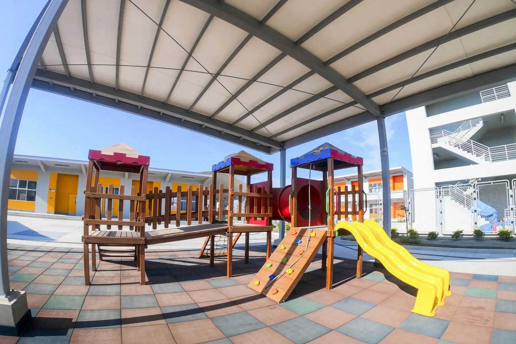 Presidenta Dina Boluarte se hace presente en la inauguración de nuevas instalaciones del colegio Villa María en nuevo Chimbote. Foto: ANDINA/ Prensa Presidencia