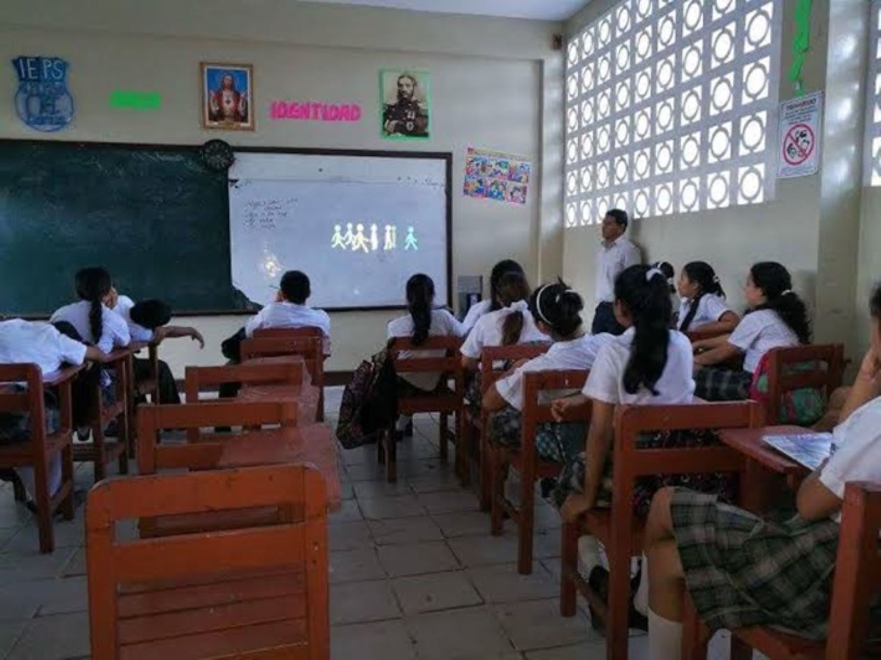Alrededor de 380,000 escolares de la región Loreto inician sus labores este lunes 11 de marzo. ANDINA/Difusión