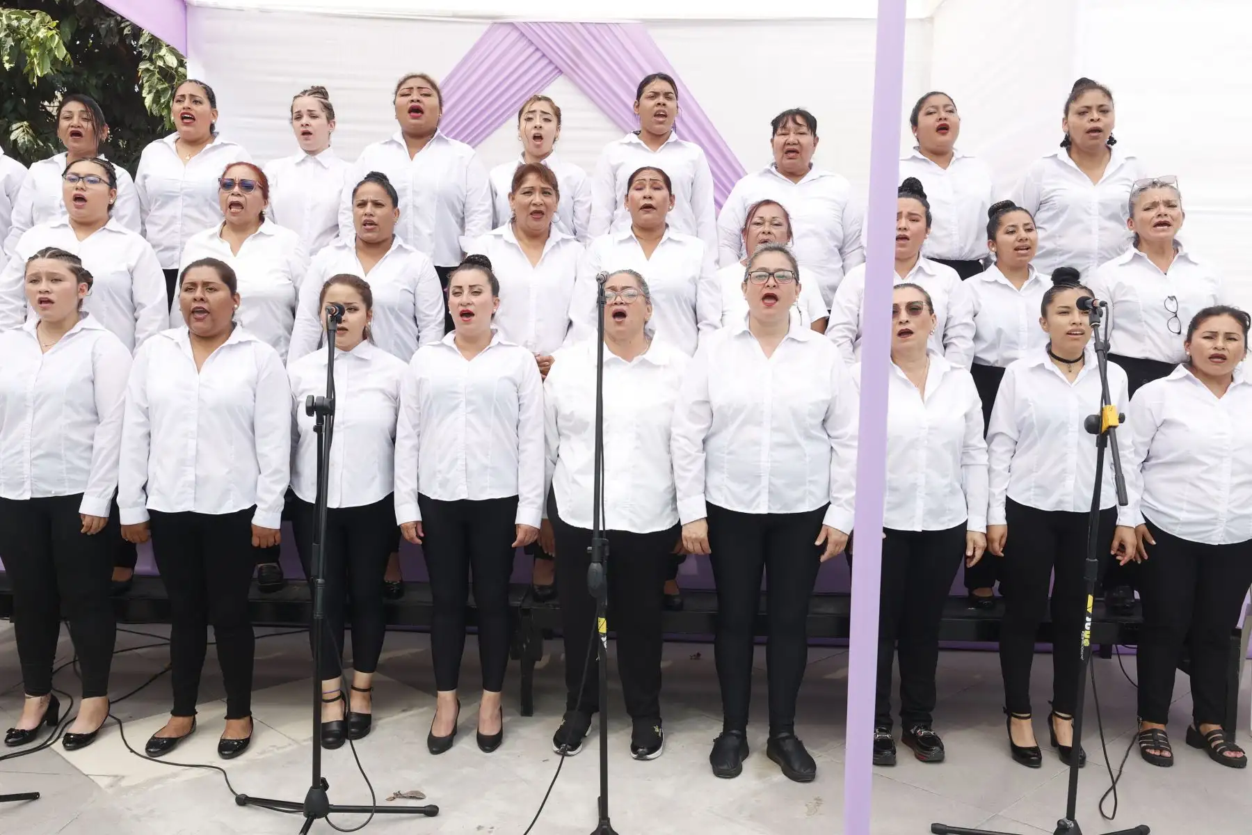 En el marco de las celebraciones por el Día Internacional de la Mujer, el Instituto Nacional Penitenciario (INPE) realizó  una actividad artística en el penal Mujeres de Chorrillos, la  misma que sirvió para inaugurar dos talleres productivos.
Foto: ANDINA/Vidal Tarqui