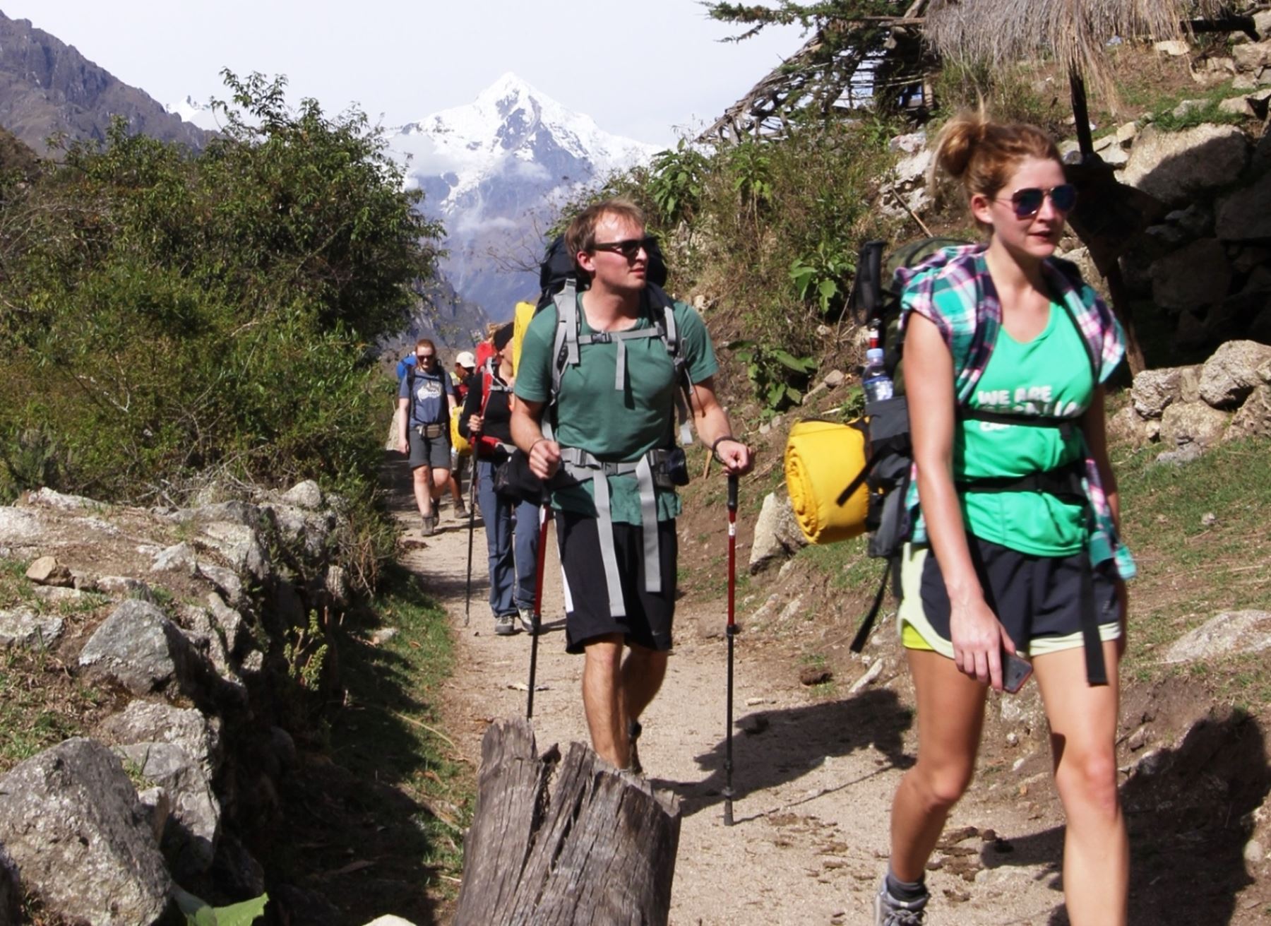 Cerca de 1,000 turistas extranjeros y nacionales fueron los primeros en disfrutar de los atractivos que posee la Red de Caminos Inca a Machu Picchu en la primera semana tras la reapertura de la ruta el 1 de marzo.
