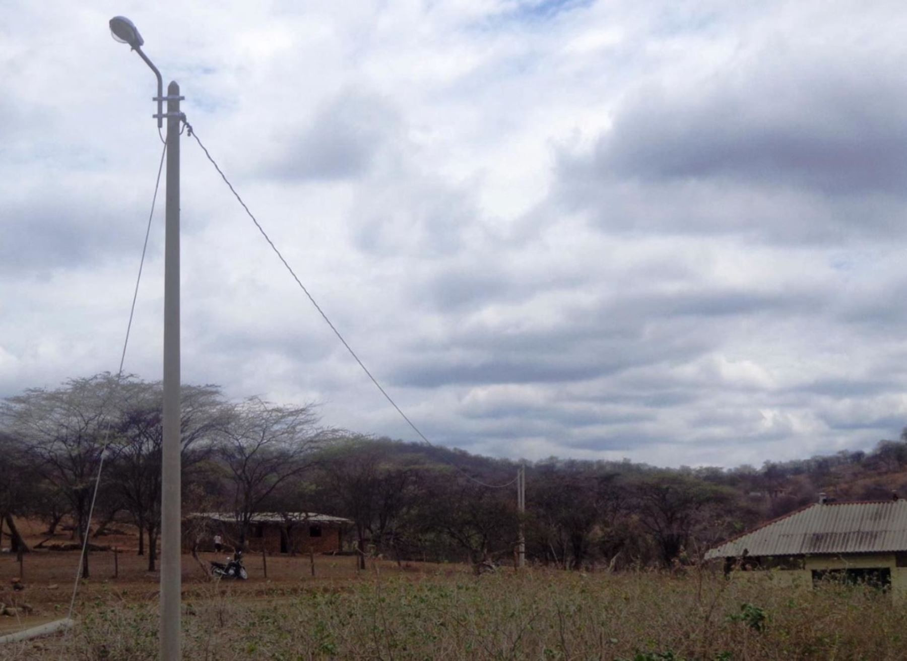 El Gobierno Regional de Piura anunció que ejecutará proyectos de electrificación rural para beneficiar a 62 centros poblados ubicados en el distrito de Suyo, en la frontera con Ecuador.