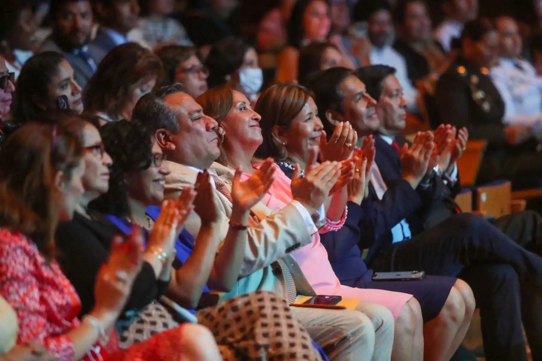 La presidenta de la república , Dina Boluarte Zegarra, participó en el reconocimiento a las mujeres líderes por el desarrollo en igualdad, el cual busca reconocer a doce mujeres que destacan por su labor y trayectoria de vida.
Foto: ANDINA/Presidencia Perú